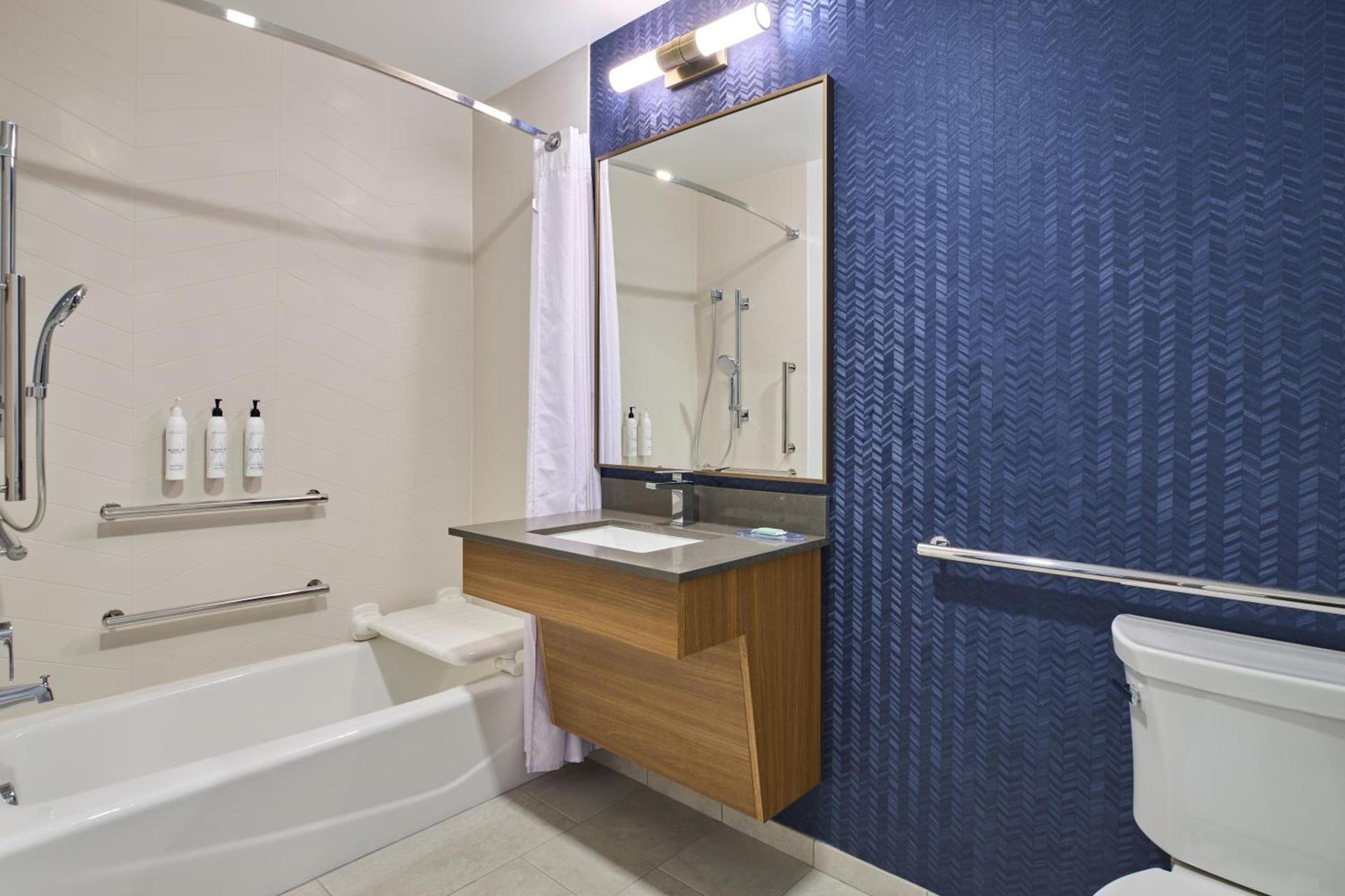 Fairfield Inn and Suites by Marriott Winchester photo 4