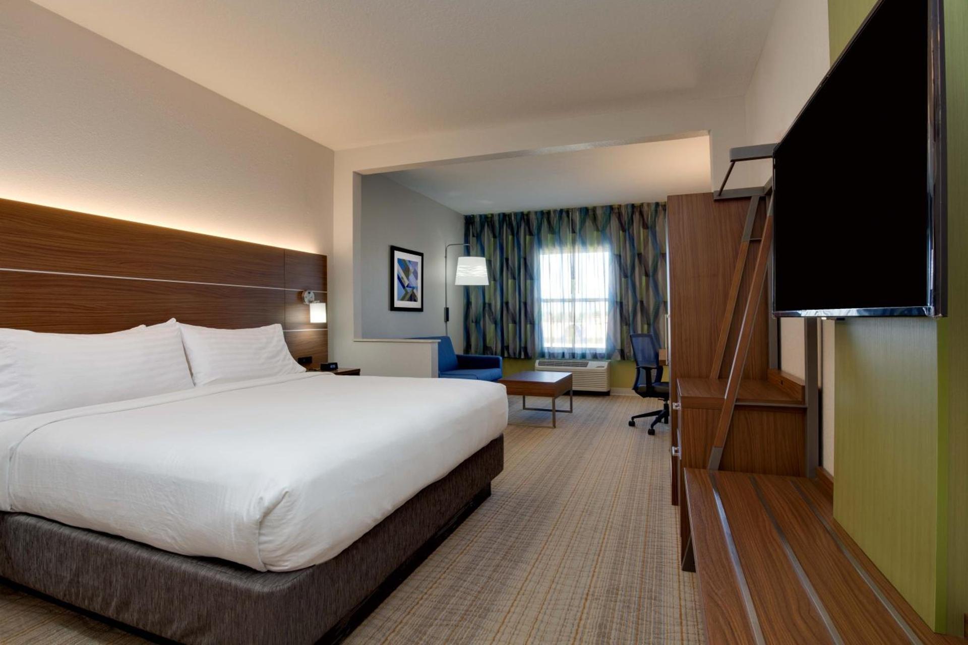 Holiday Inn Express & Suites Orlando International Airport by IHG photo 3
