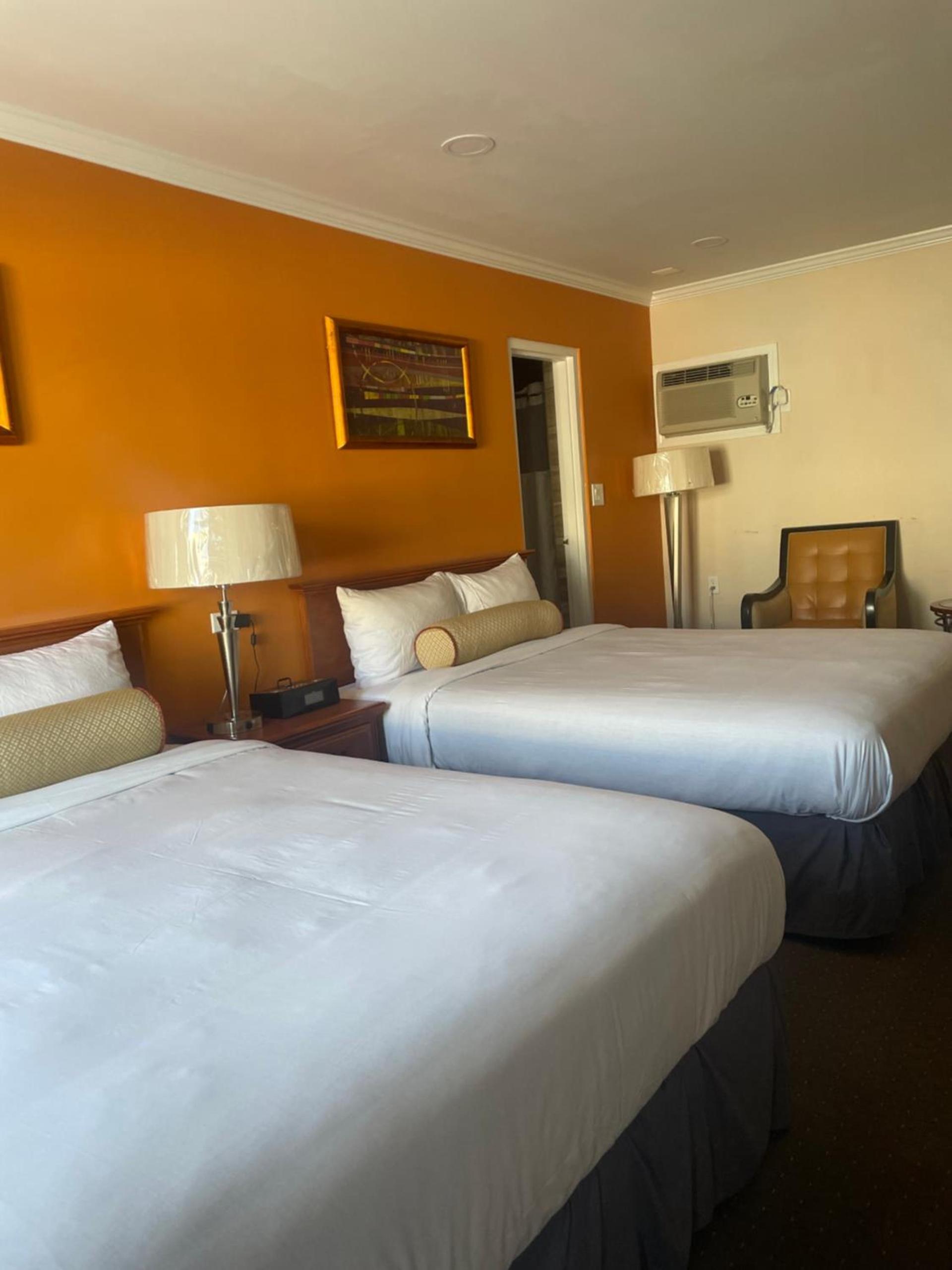 Howard Johnson by Wyndham Ridgecrest, CA photo 10