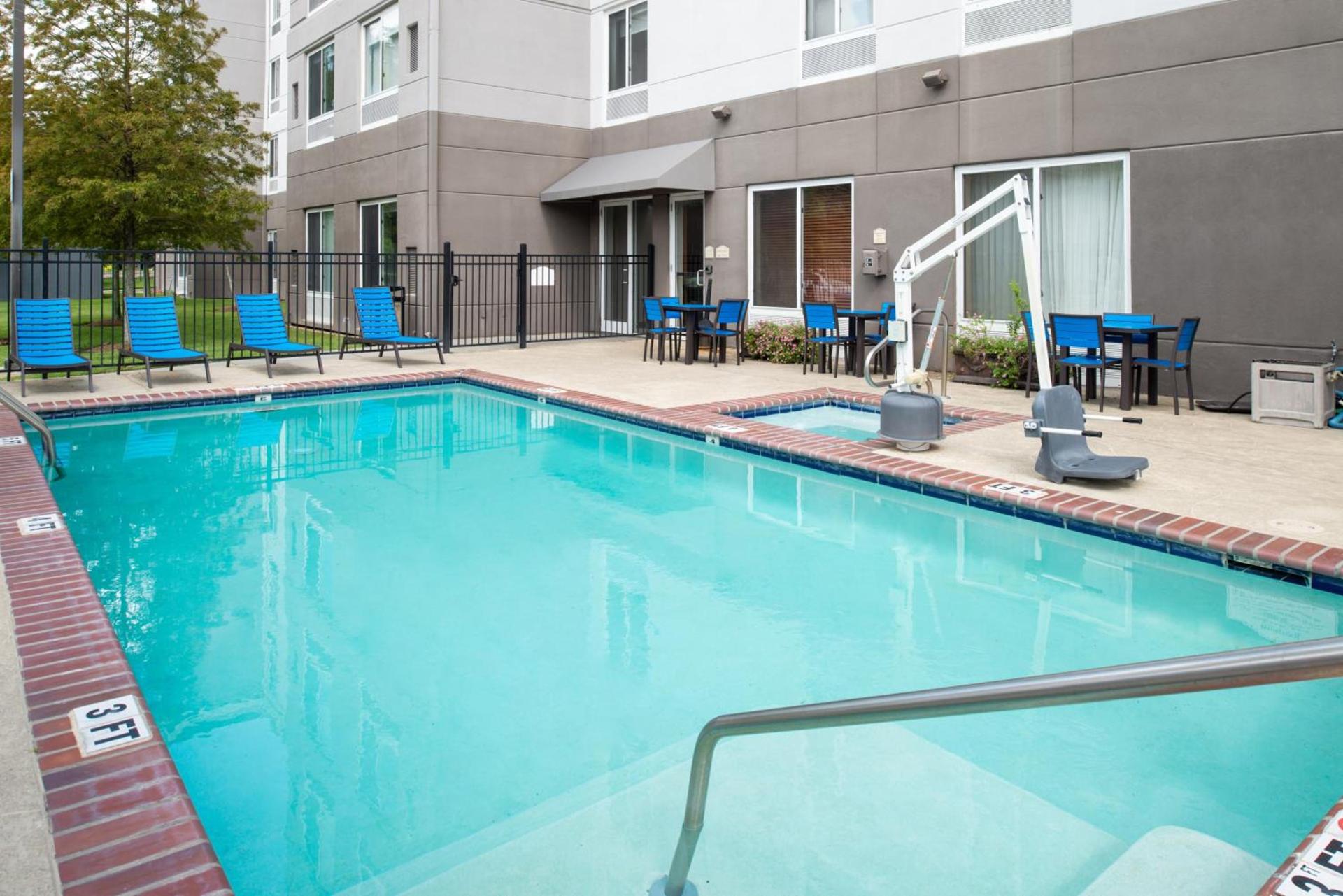 Hilton Garden Inn Baton Rouge Airport photo 12