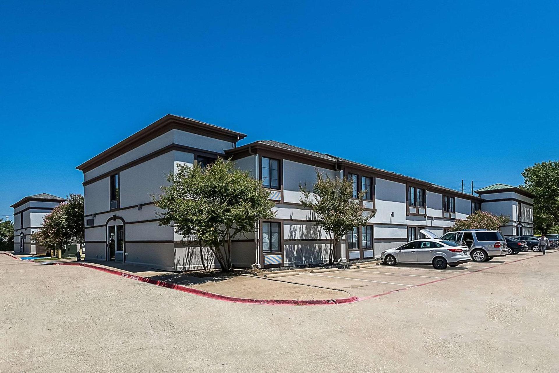 Quality Inn & Suites Irving DFW Airport South photo 2