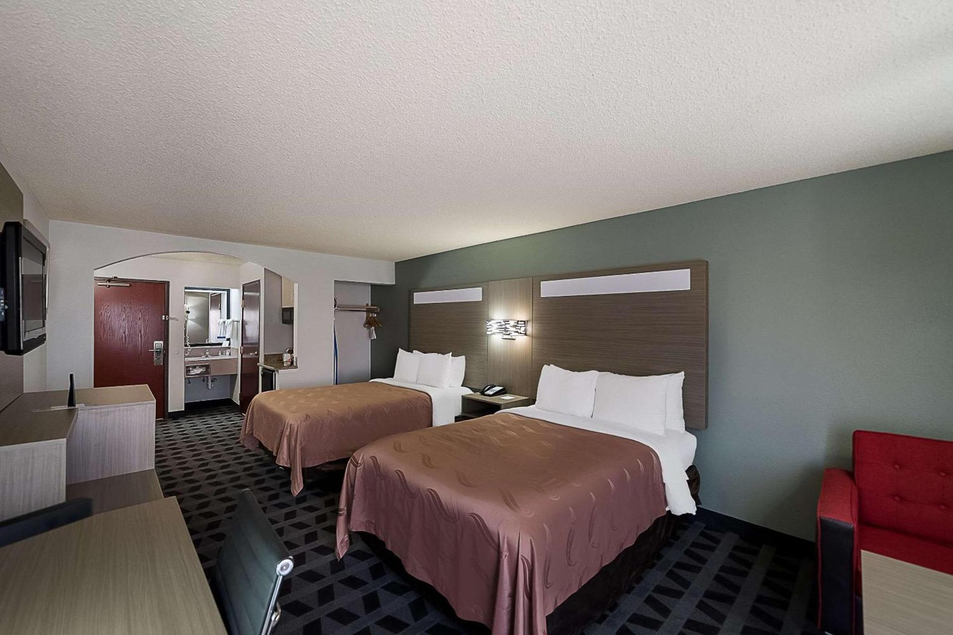 Quality Inn & Suites Irving DFW Airport South photo 4