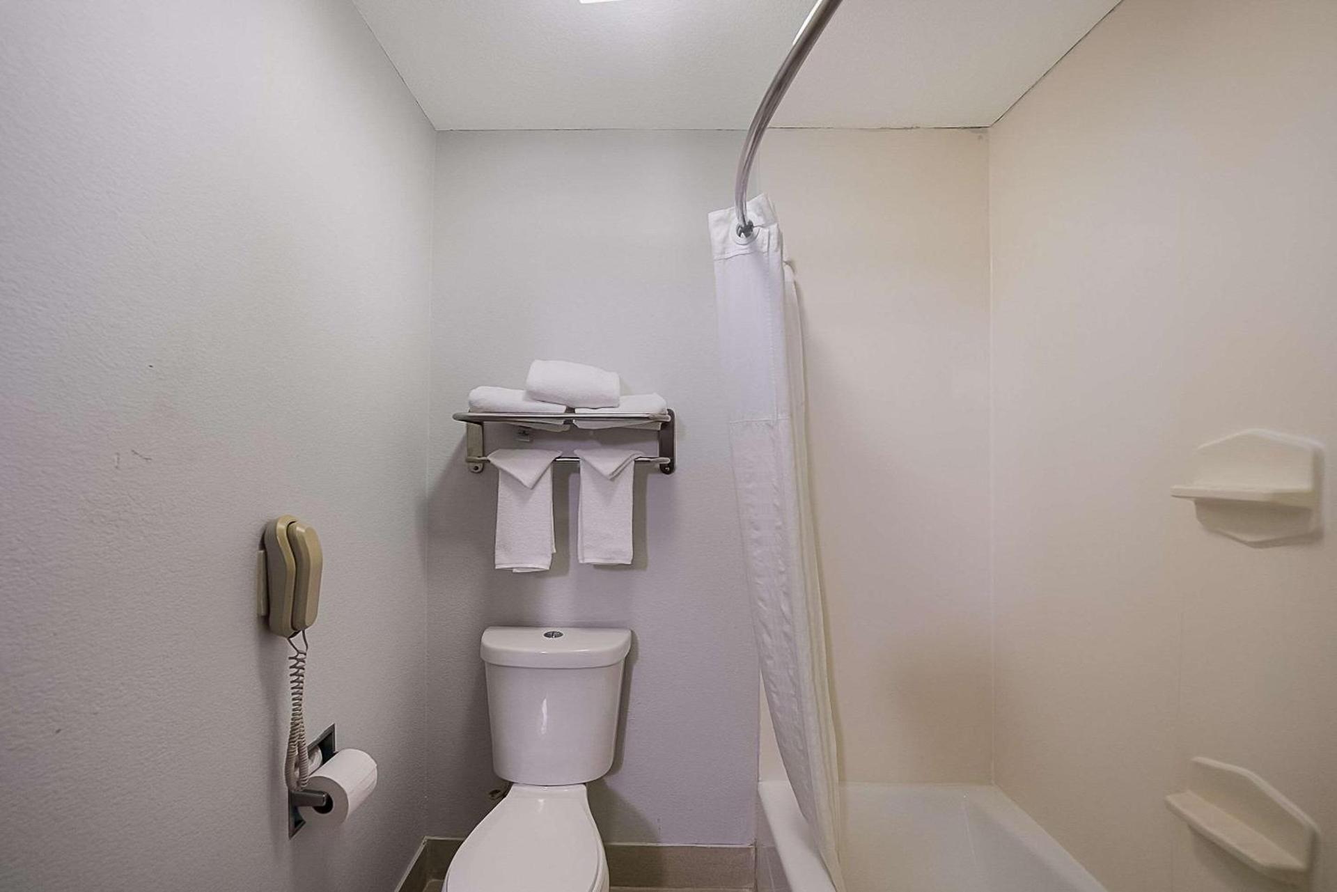Quality Inn & Suites Irving DFW Airport South photo 8