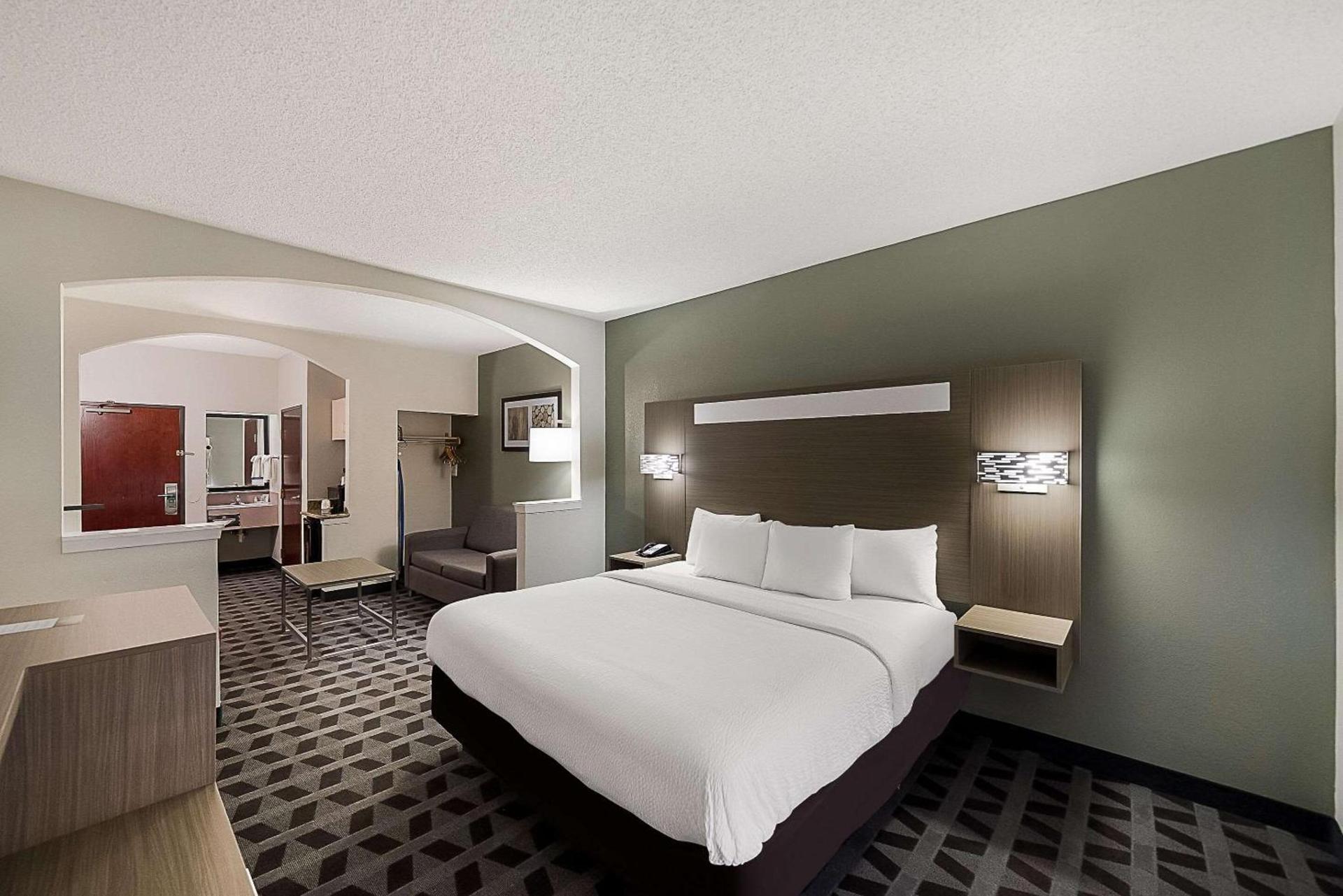 Quality Inn & Suites Irving DFW Airport South photo 10