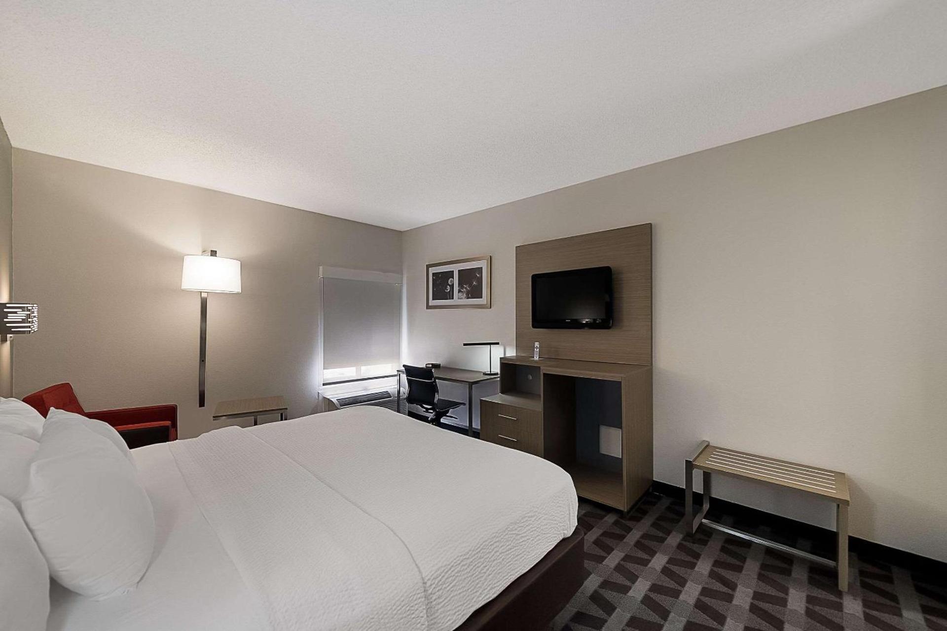 Quality Inn & Suites Irving DFW Airport South photo 11