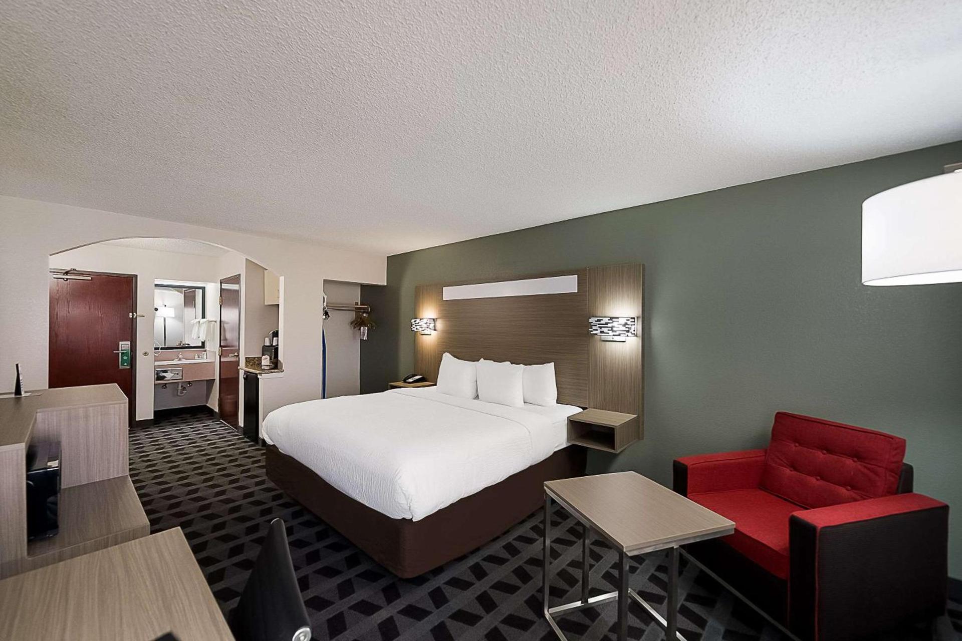 Quality Inn & Suites Irving DFW Airport South photo 14