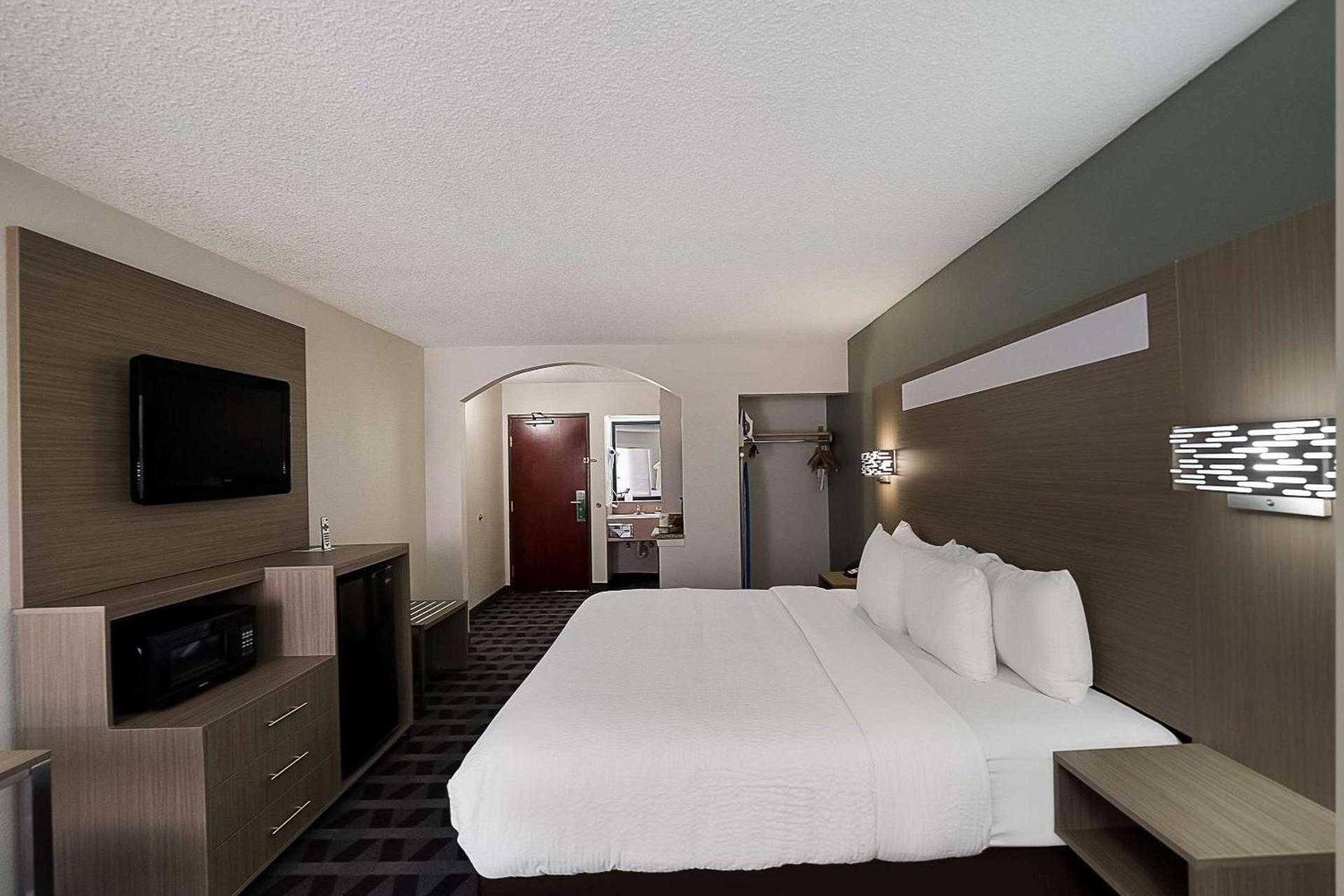 Quality Inn & Suites Irving DFW Airport South photo 15