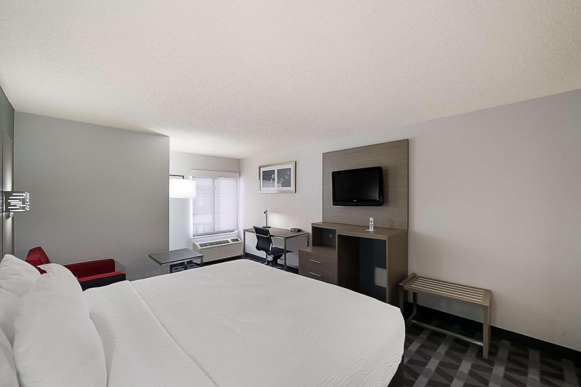 Quality Inn & Suites Irving DFW Airport South photo 18
