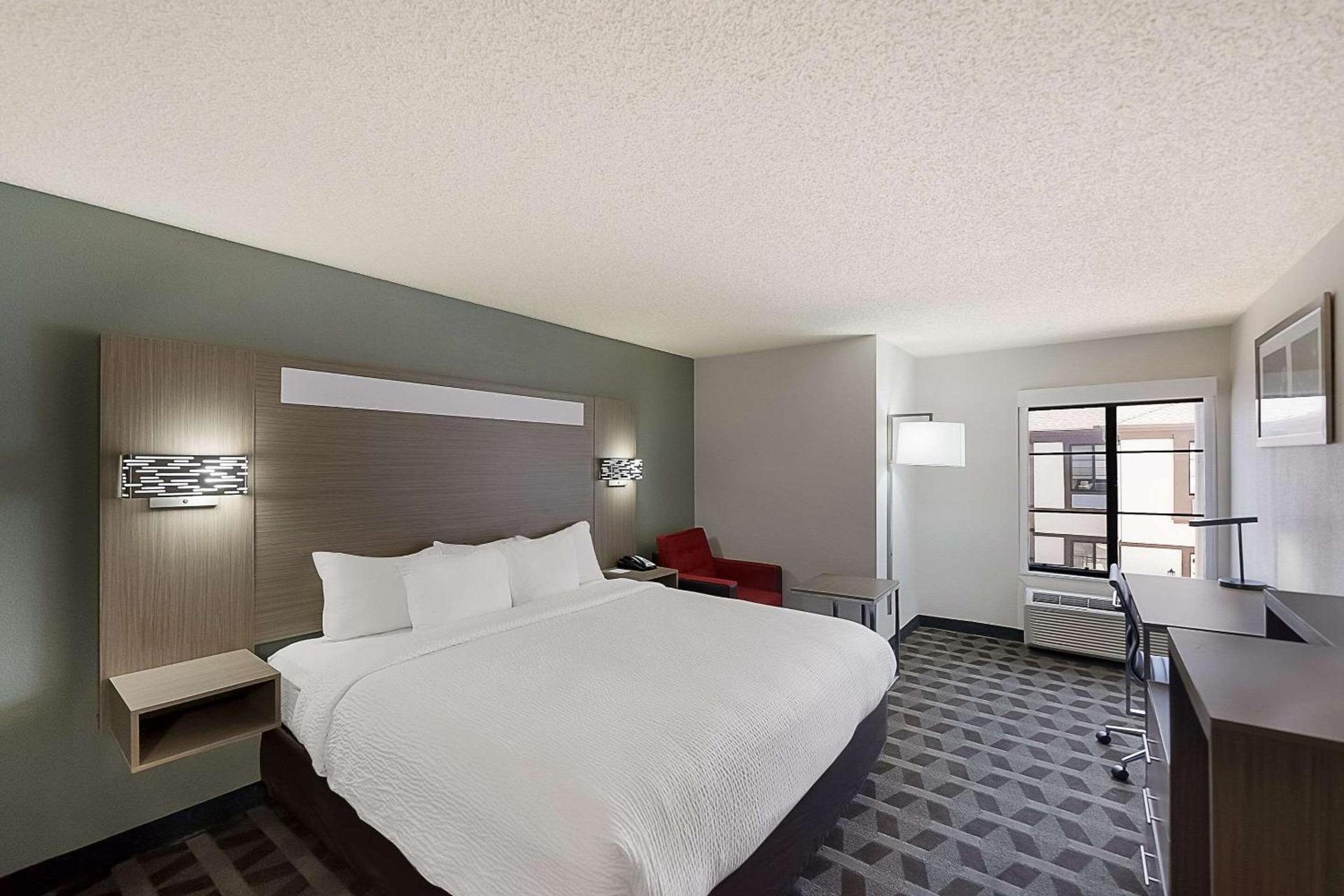 Quality Inn & Suites Irving DFW Airport South photo 19