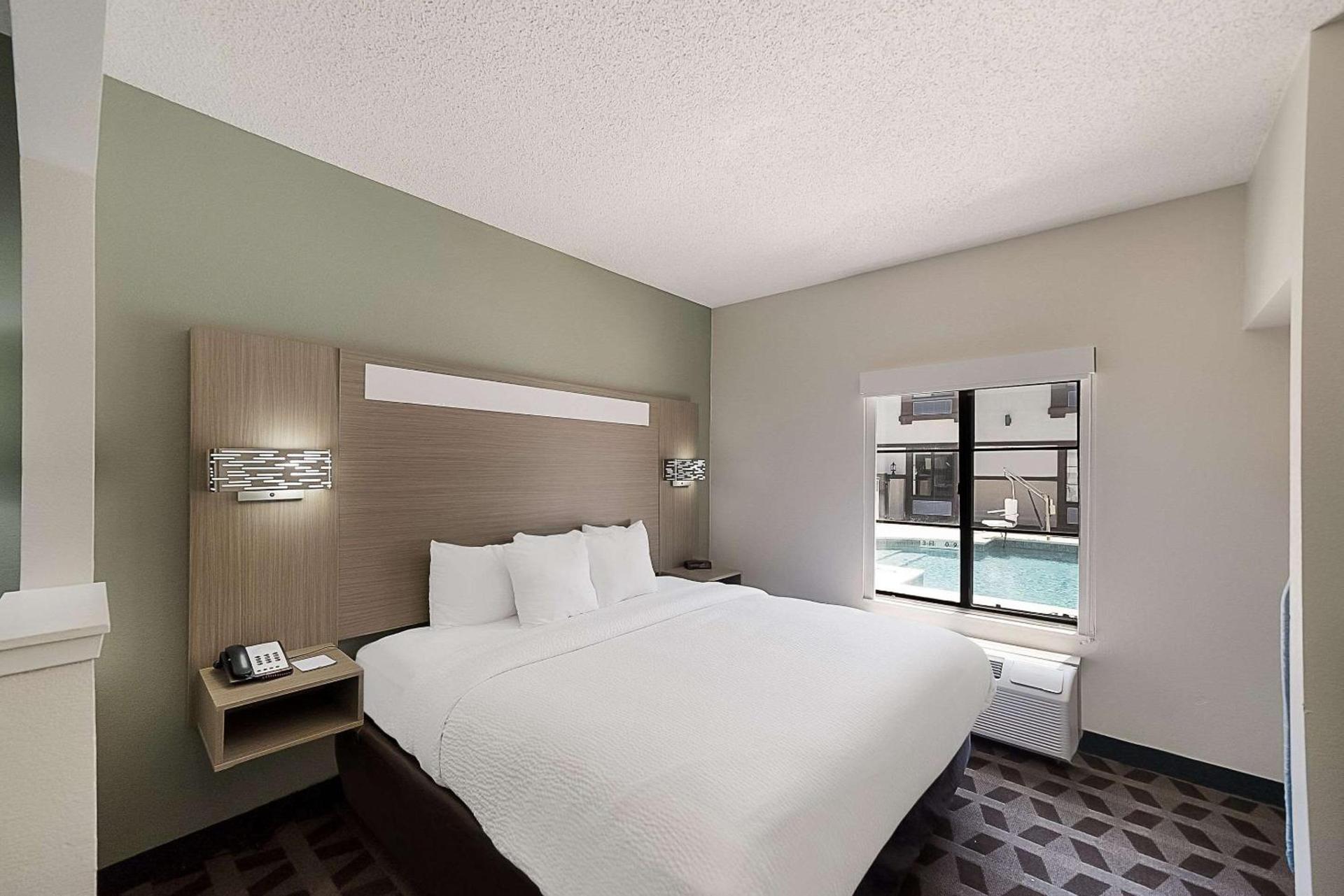 Quality Inn & Suites Irving DFW Airport South photo 24
