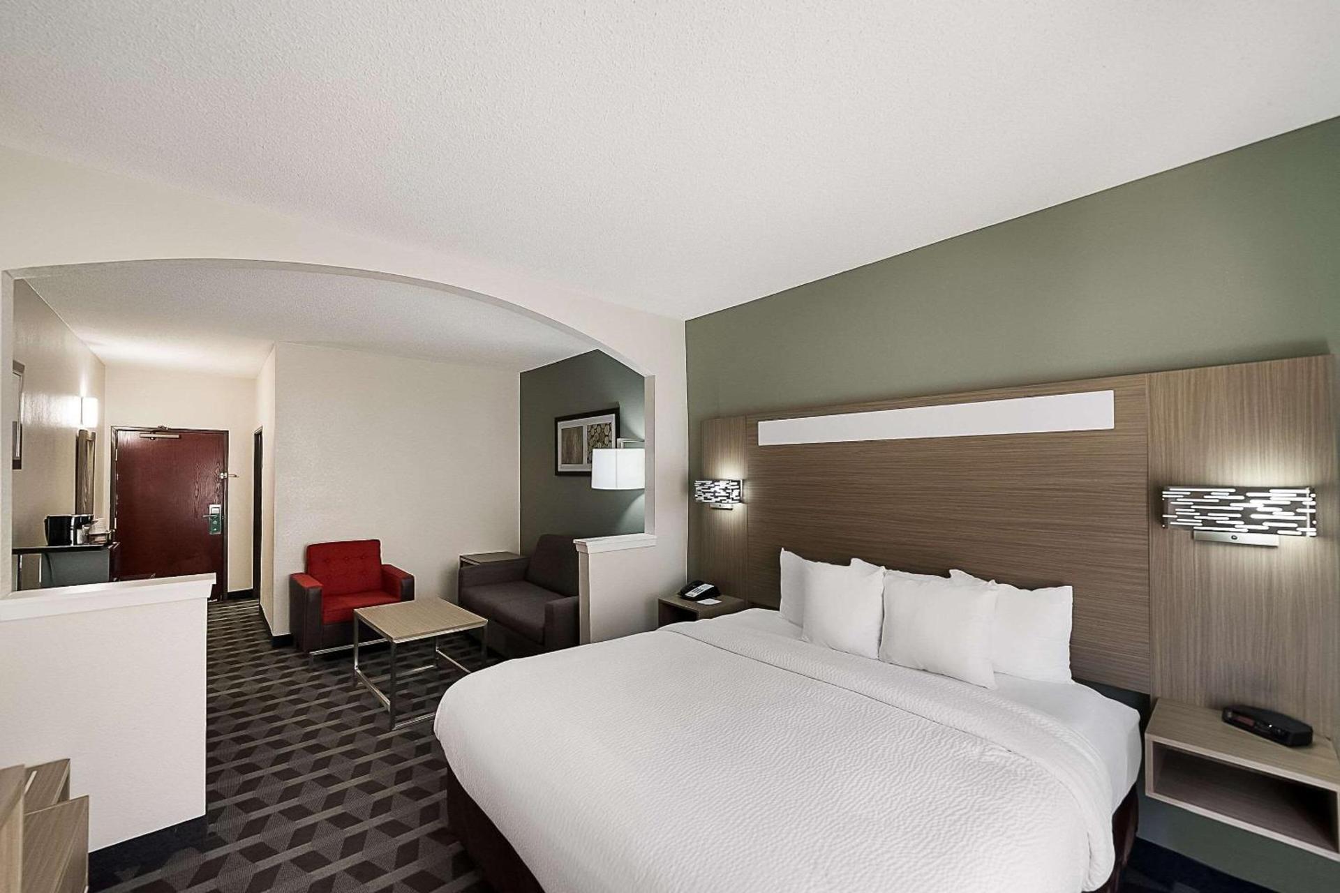 Quality Inn & Suites Irving DFW Airport South photo 23
