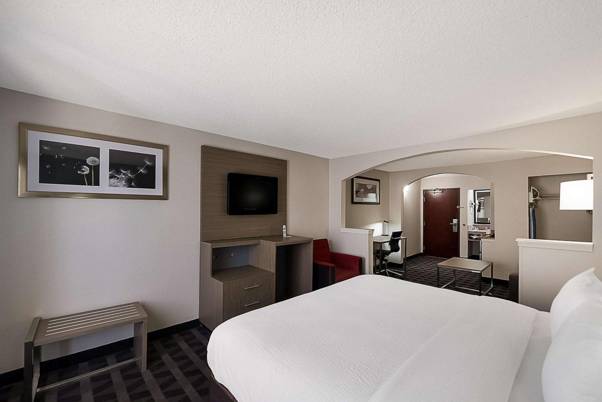 Quality Inn & Suites Irving DFW Airport South photo 25