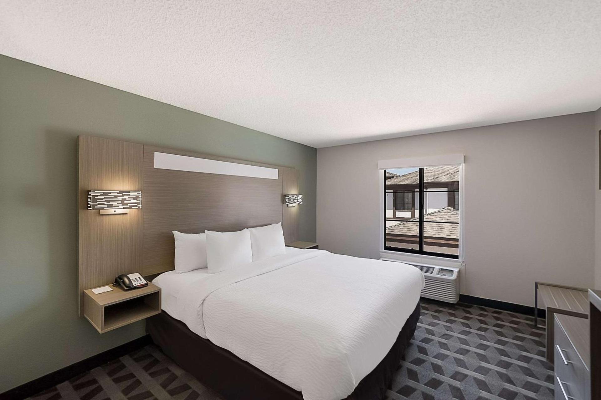 Quality Inn & Suites Irving DFW Airport South photo 26