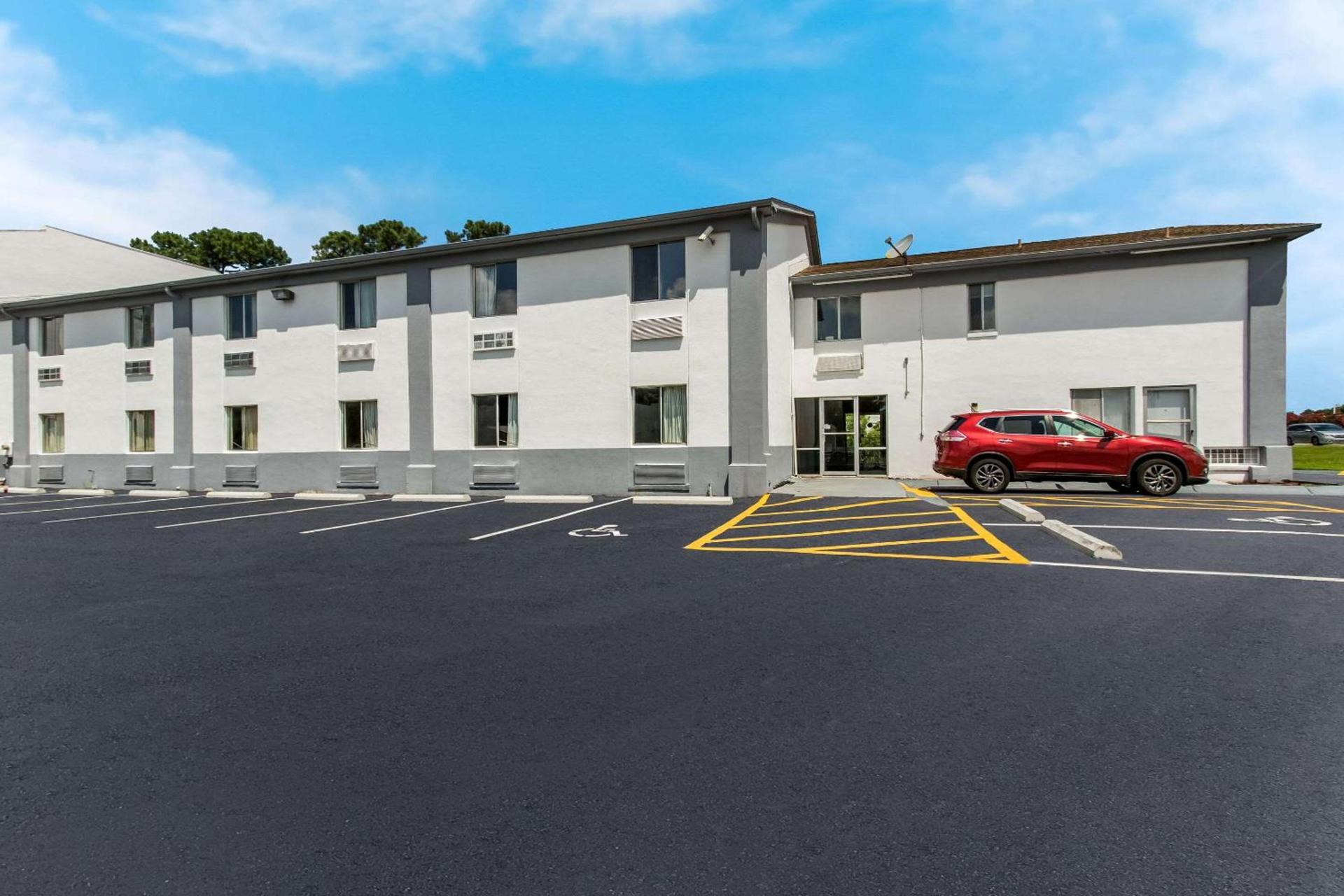 Econo Lodge Cherry Point photo 2