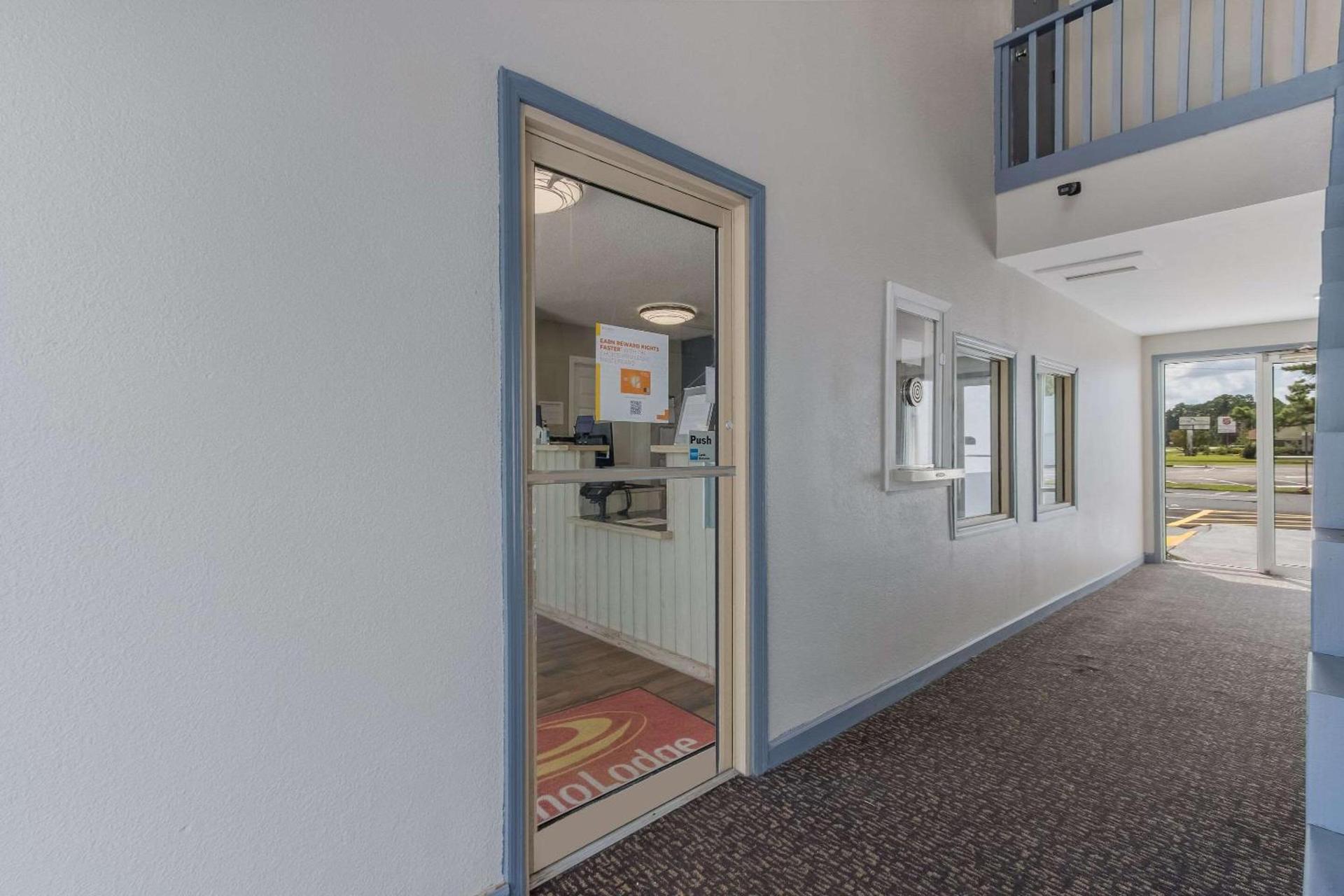 Econo Lodge Cherry Point photo 7