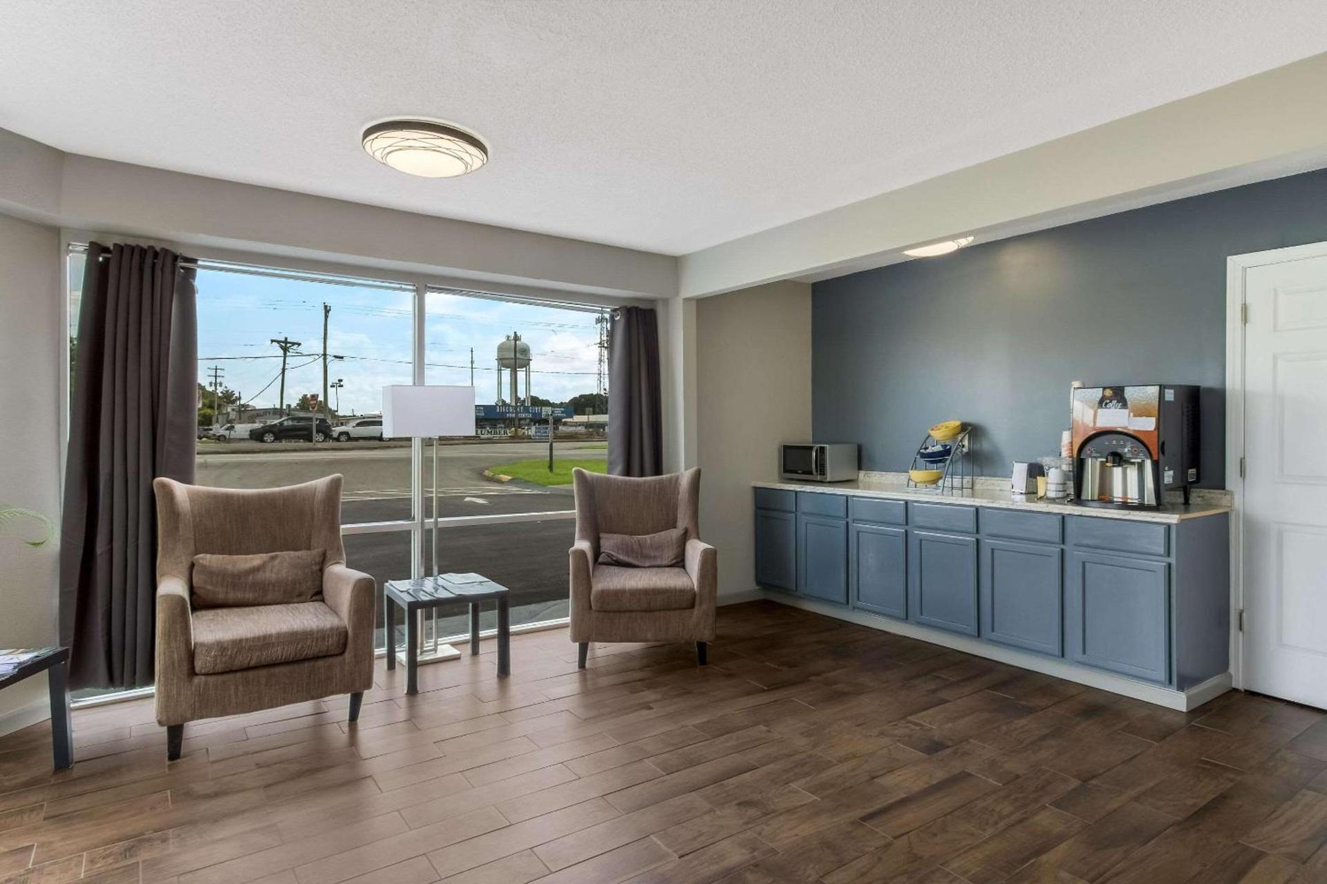 Econo Lodge Cherry Point photo 13