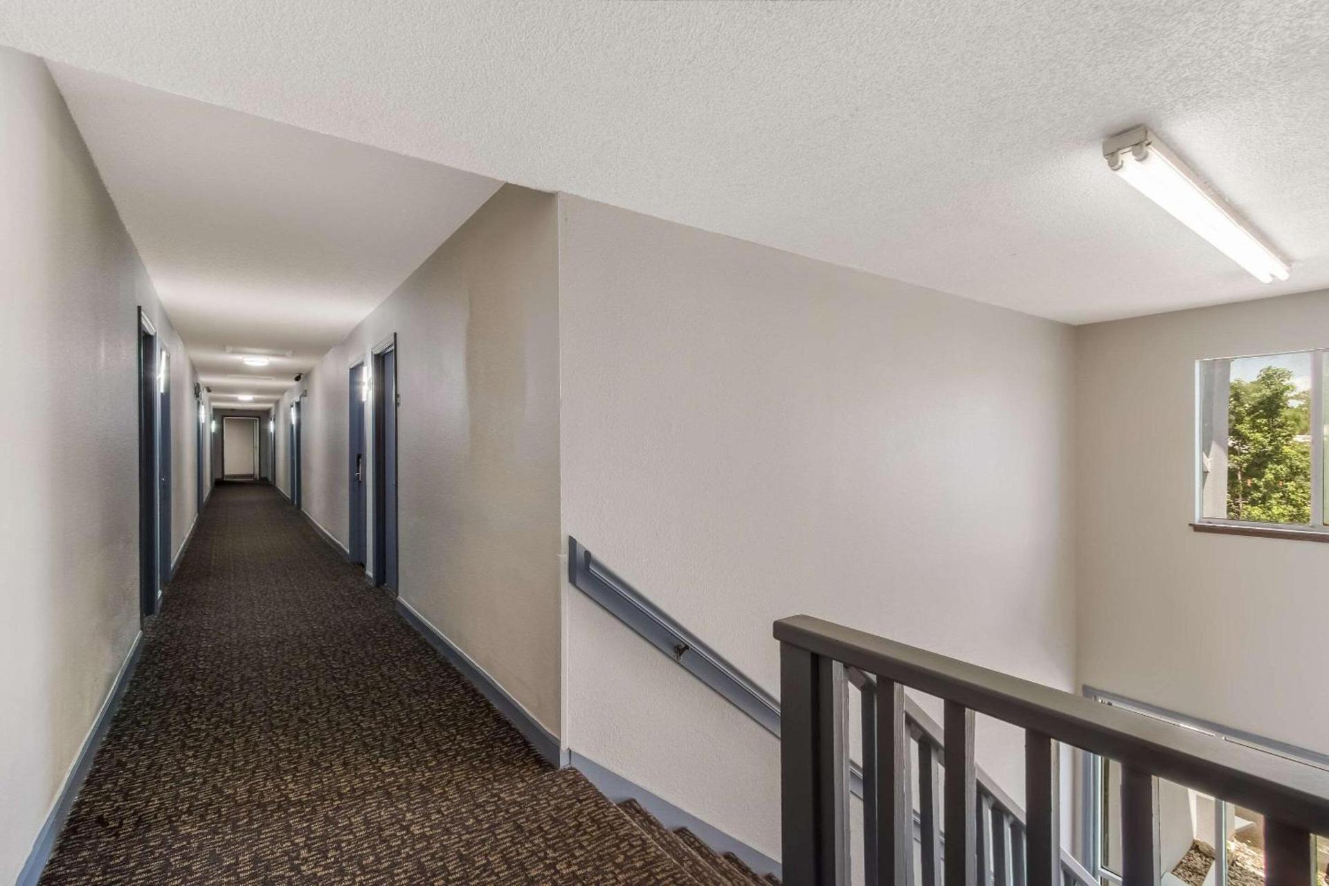 Econo Lodge Cherry Point photo 18
