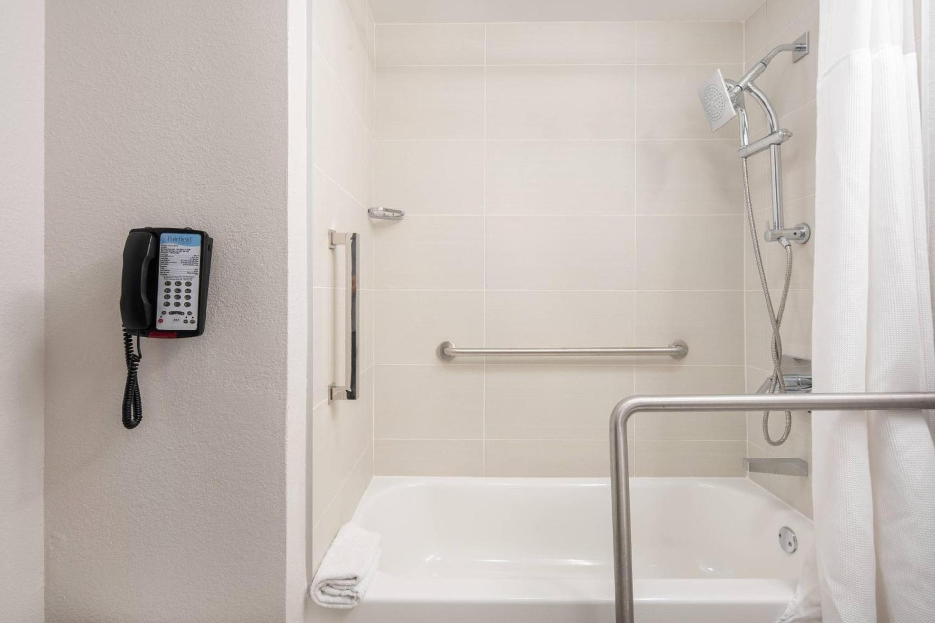 Fairfield Inn and Suites by Marriott Palm Beach photo 8