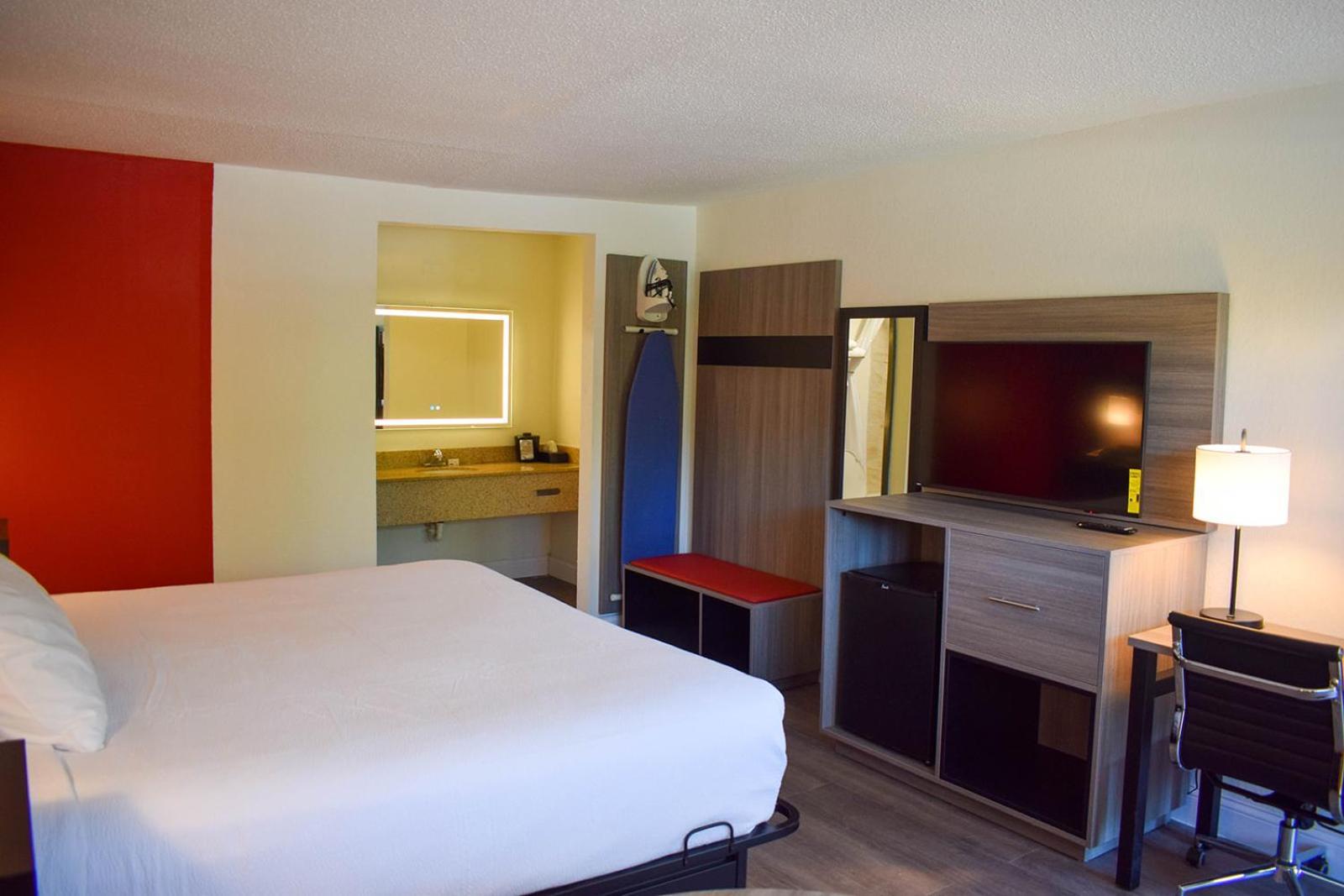 Ramada by Wyndham Cleveland Airport West photo 20