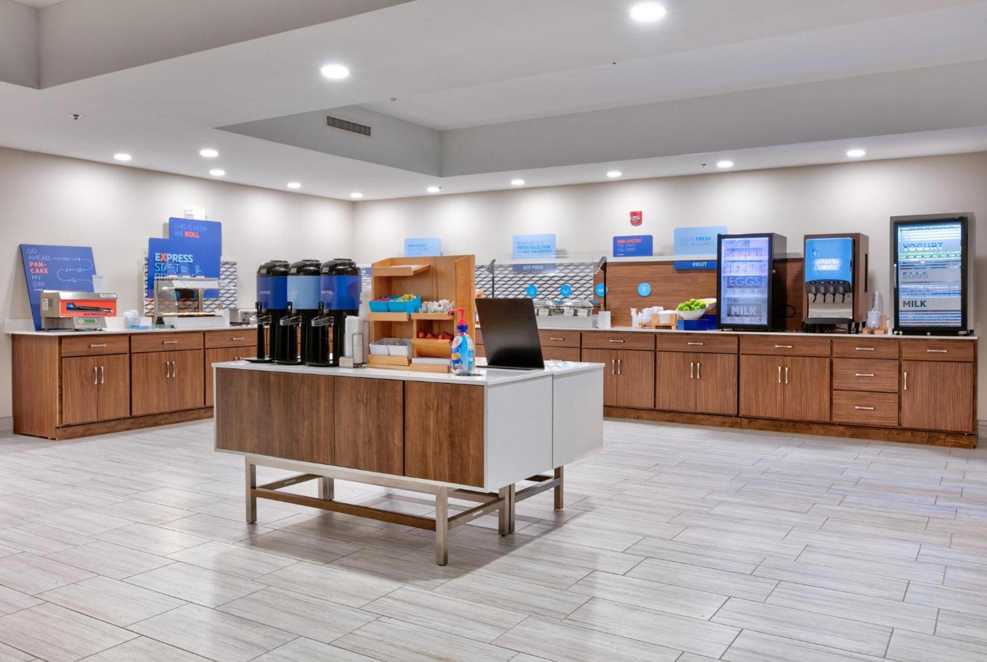 Holiday Inn Express Hotel & Suites Shakopee by IHG photo 30