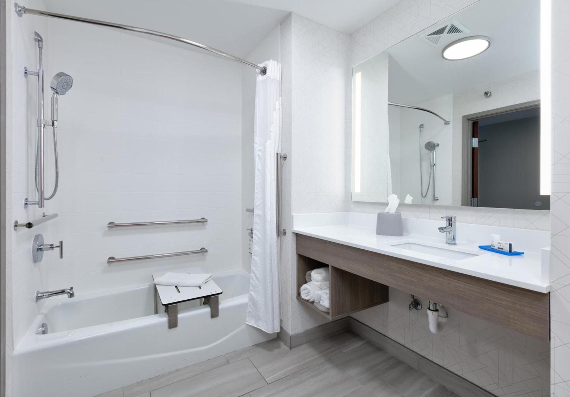 Holiday Inn Express Hotel & Suites Shakopee by IHG photo 23