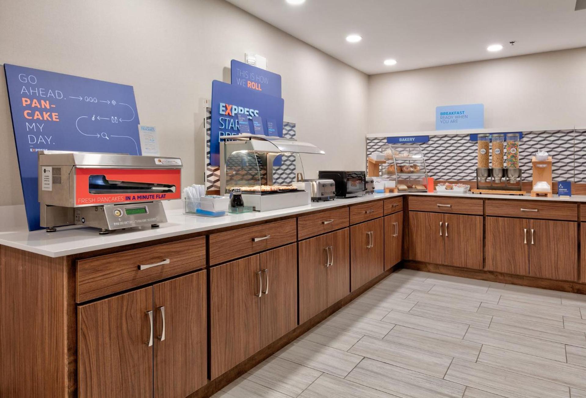 Holiday Inn Express Hotel & Suites Shakopee by IHG photo 29