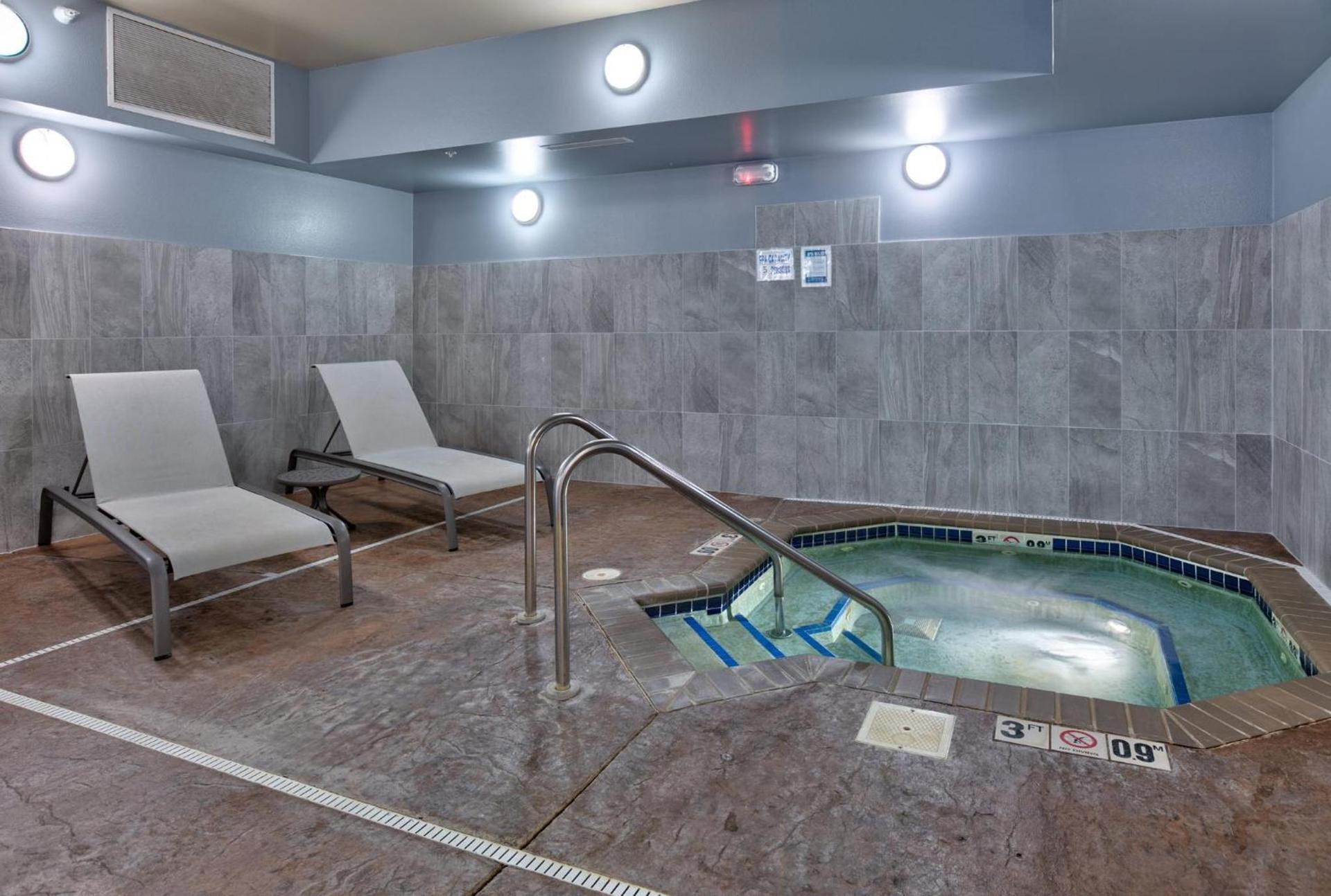 Holiday Inn Express Hotel & Suites Shakopee by IHG photo 19