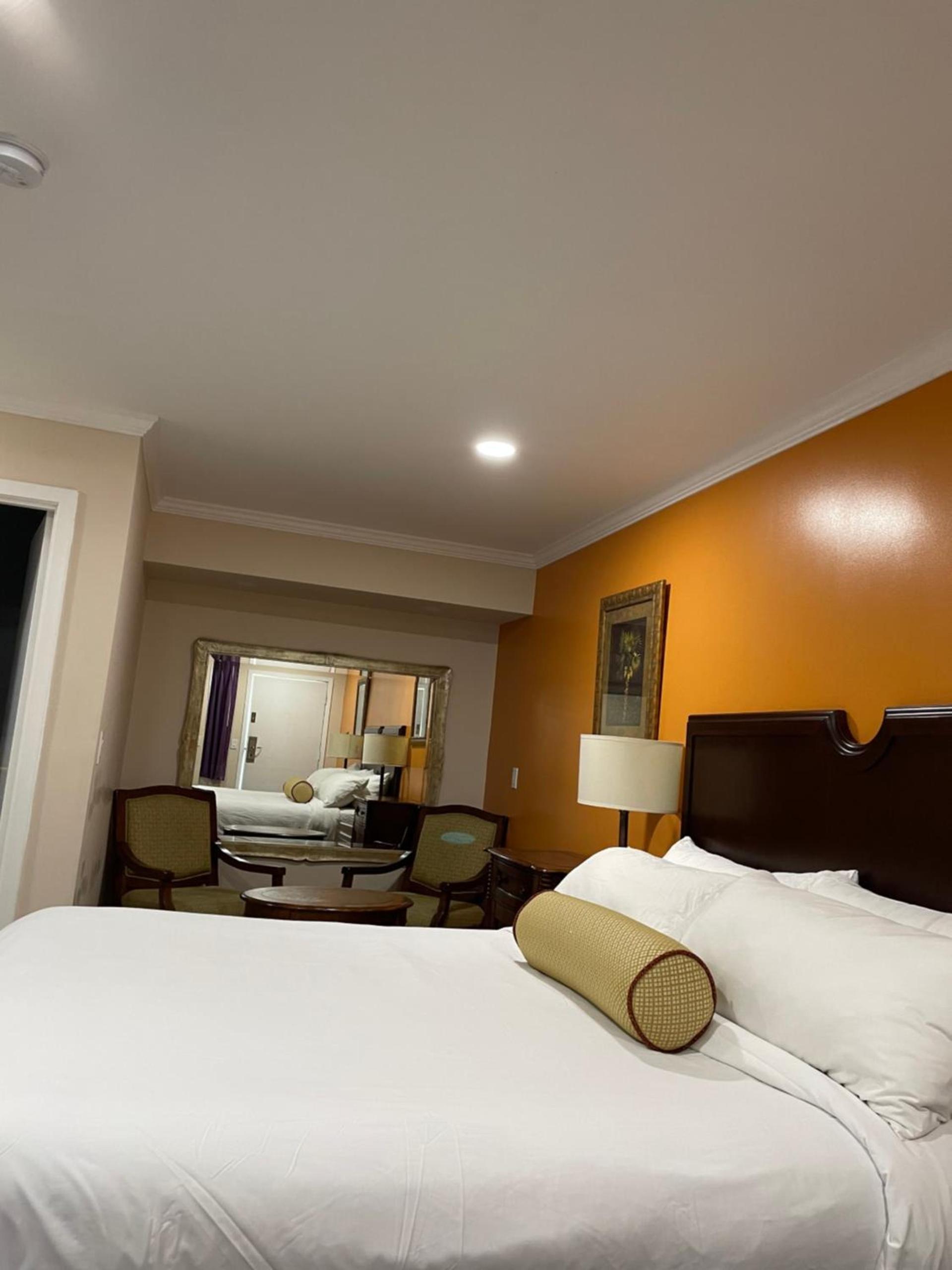 Howard Johnson by Wyndham Ridgecrest, CA photo 35