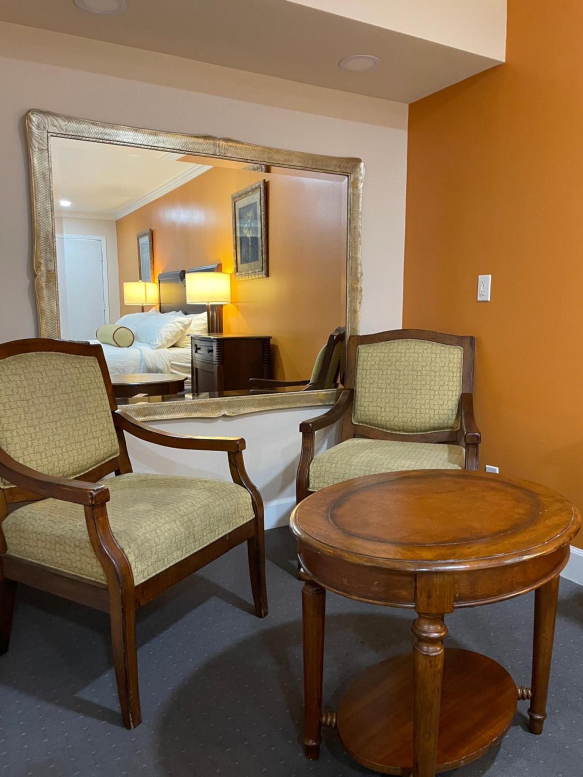 Howard Johnson by Wyndham Ridgecrest, CA photo 36