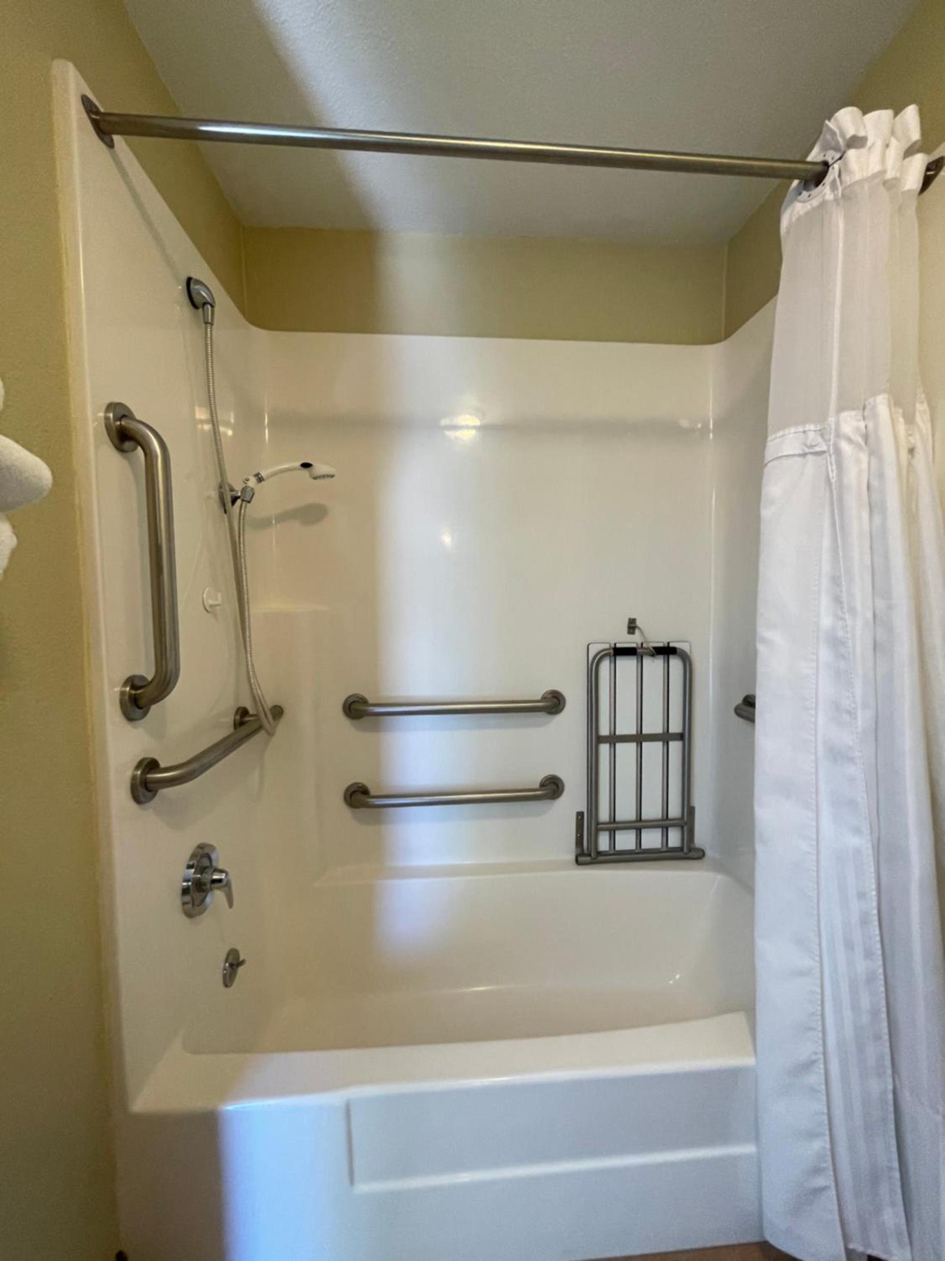 Howard Johnson by Wyndham Ridgecrest, CA photo 41