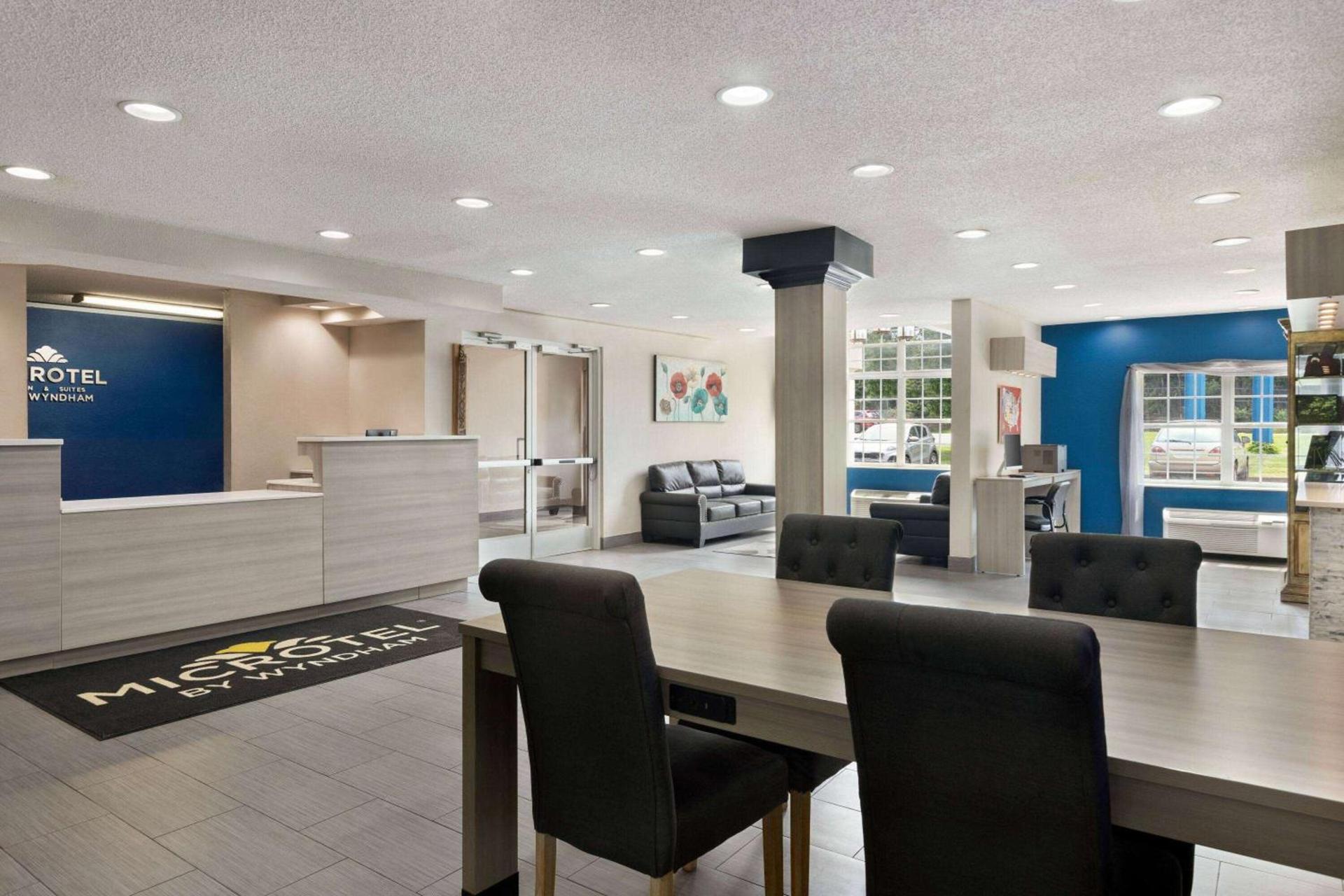 Microtel Inn & Suites by Wyndham Florence/Cincinnati Airpo photo 7