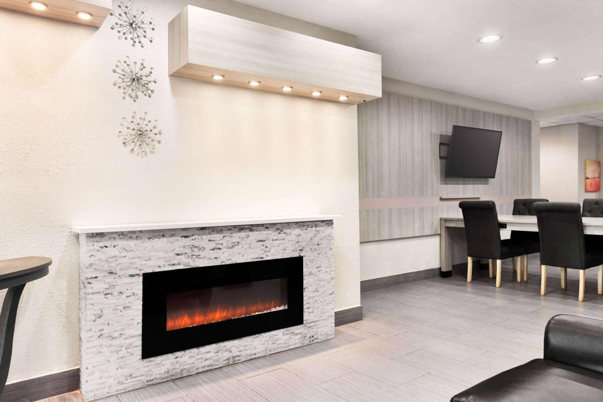 Microtel Inn & Suites by Wyndham Florence/Cincinnati Airpo photo 8