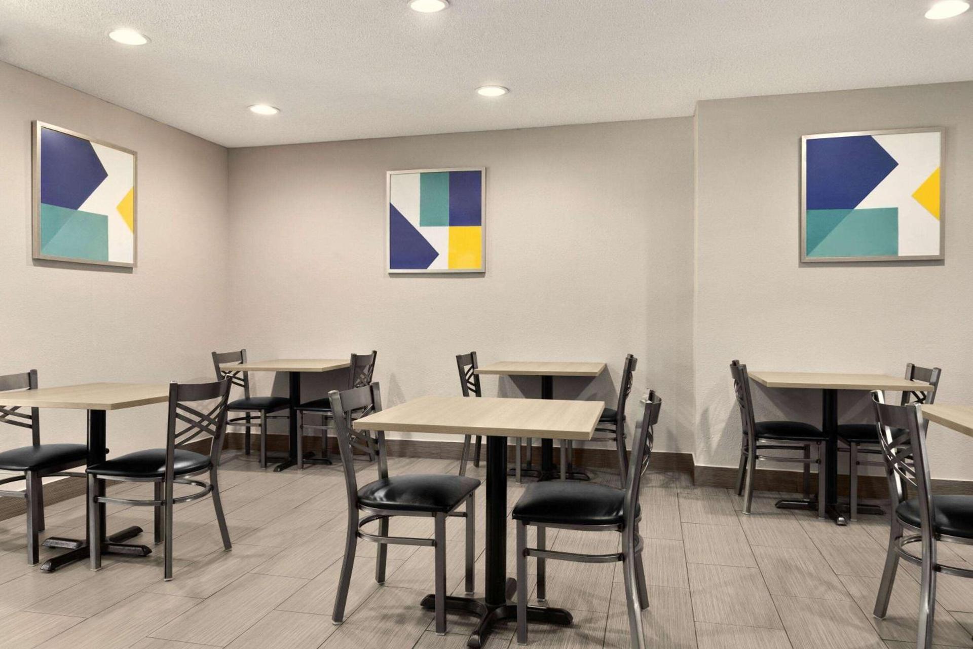 Microtel Inn & Suites by Wyndham Florence/Cincinnati Airpo photo 9