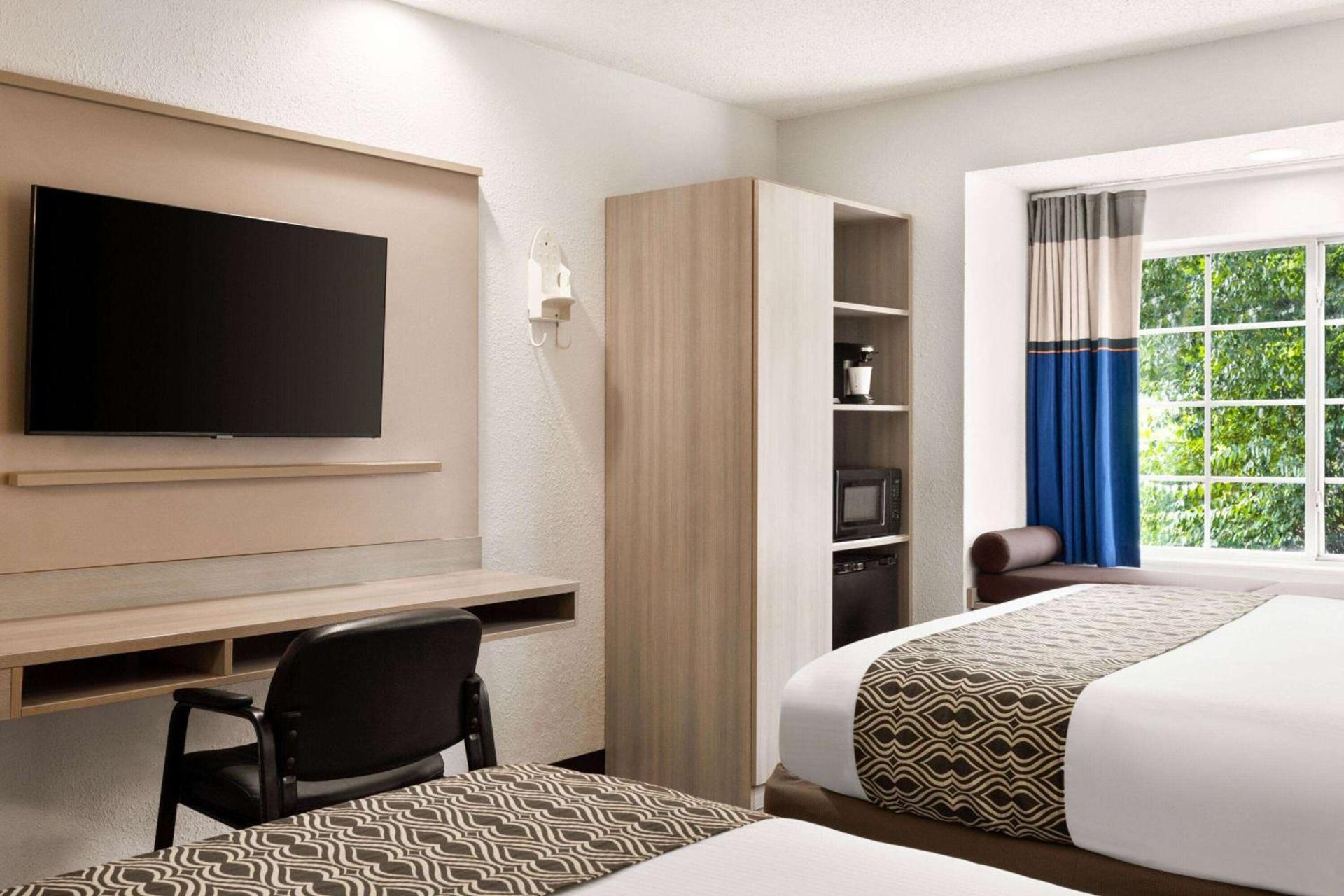 Microtel Inn & Suites by Wyndham Florence/Cincinnati Airpo photo 22