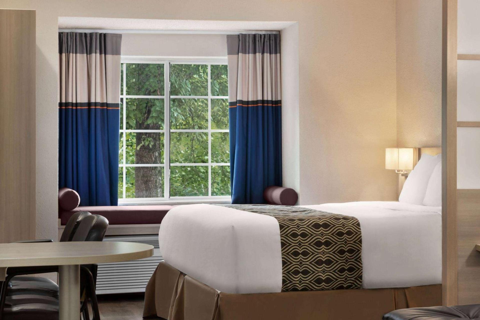 Microtel Inn & Suites by Wyndham Florence/Cincinnati Airpo photo 28