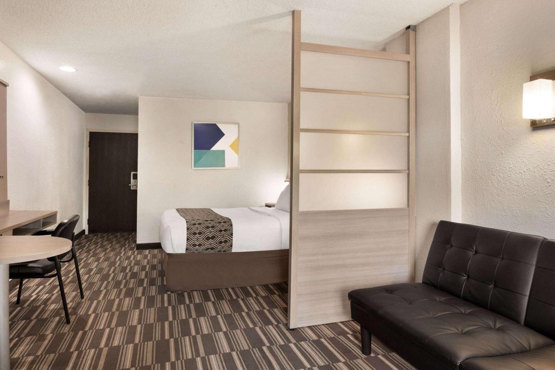 Microtel Inn & Suites by Wyndham Florence/Cincinnati Airpo photo 35