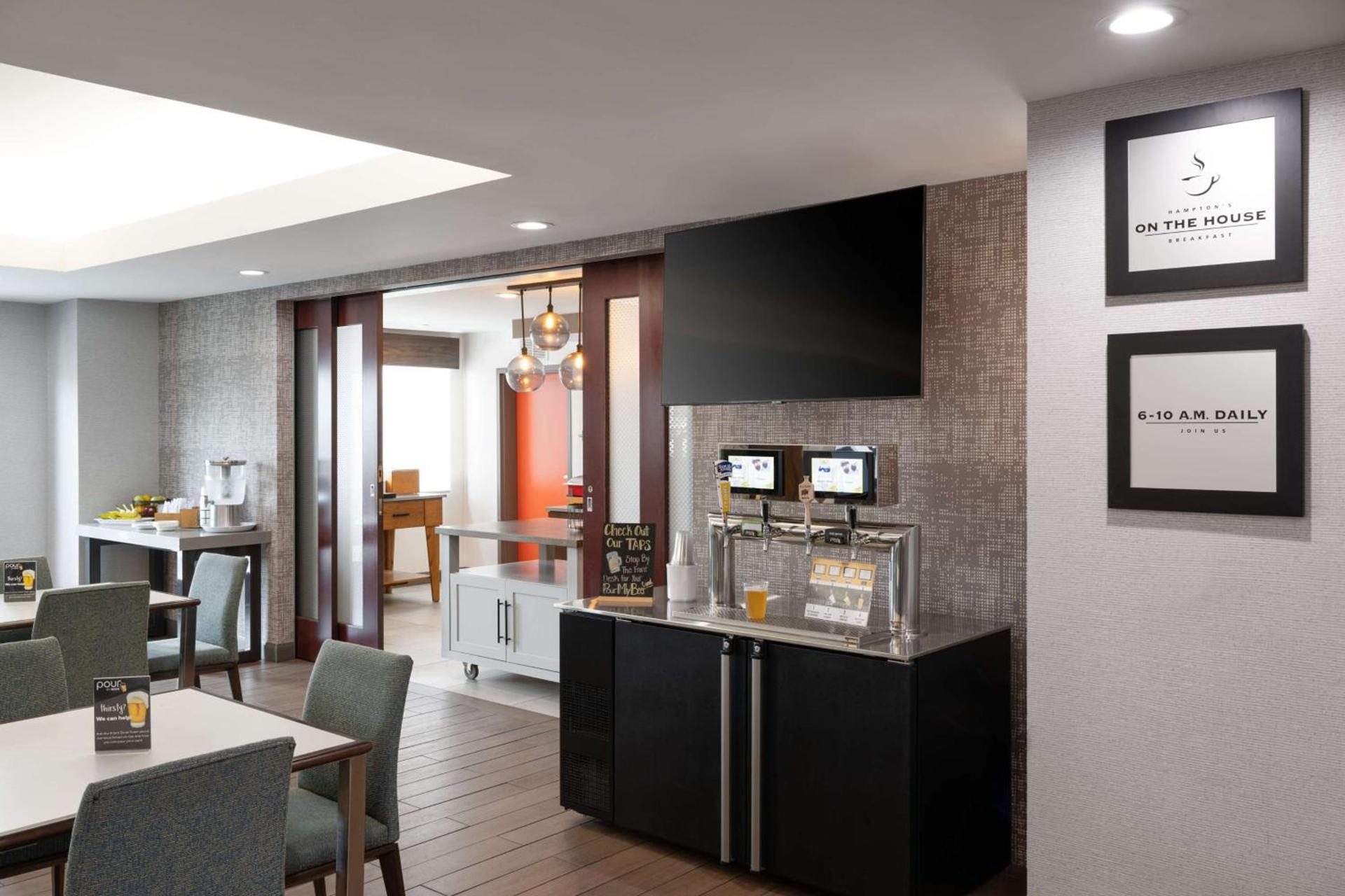 Hampton Inn Seekonk photo 17