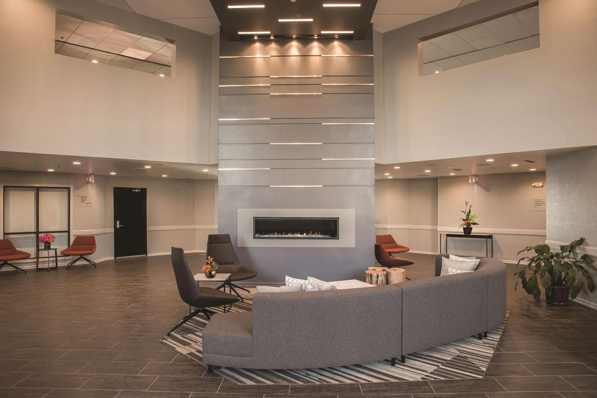 DoubleTree by Hilton Racine Harbourwalk photo 7