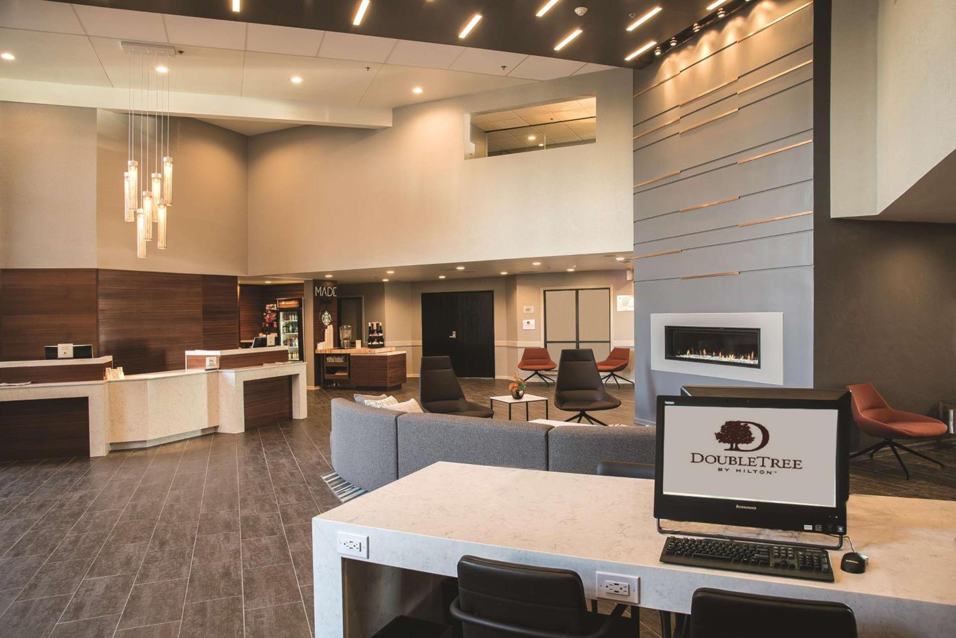 DoubleTree by Hilton Racine Harbourwalk photo 8