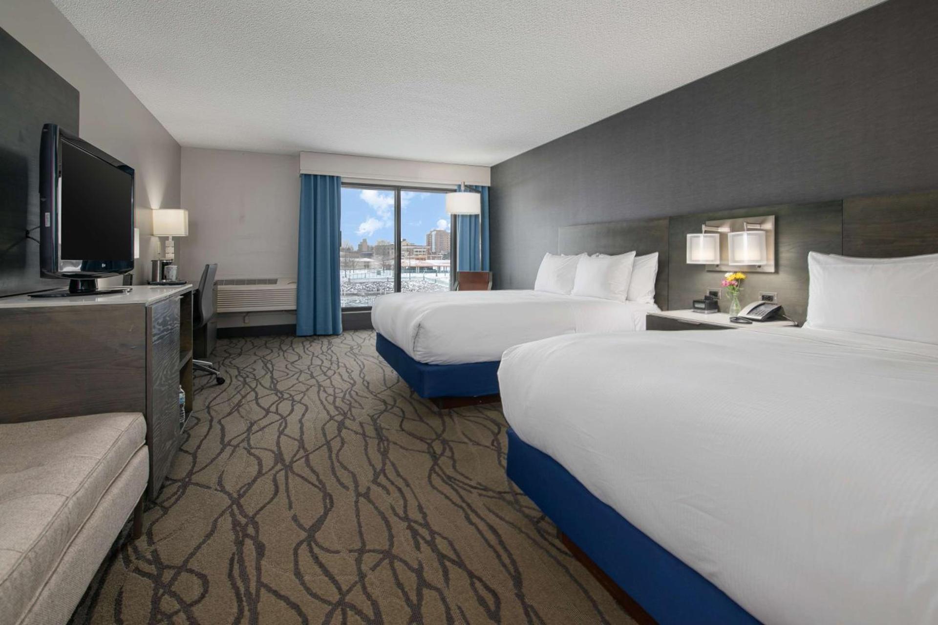 DoubleTree by Hilton Racine Harbourwalk photo 44