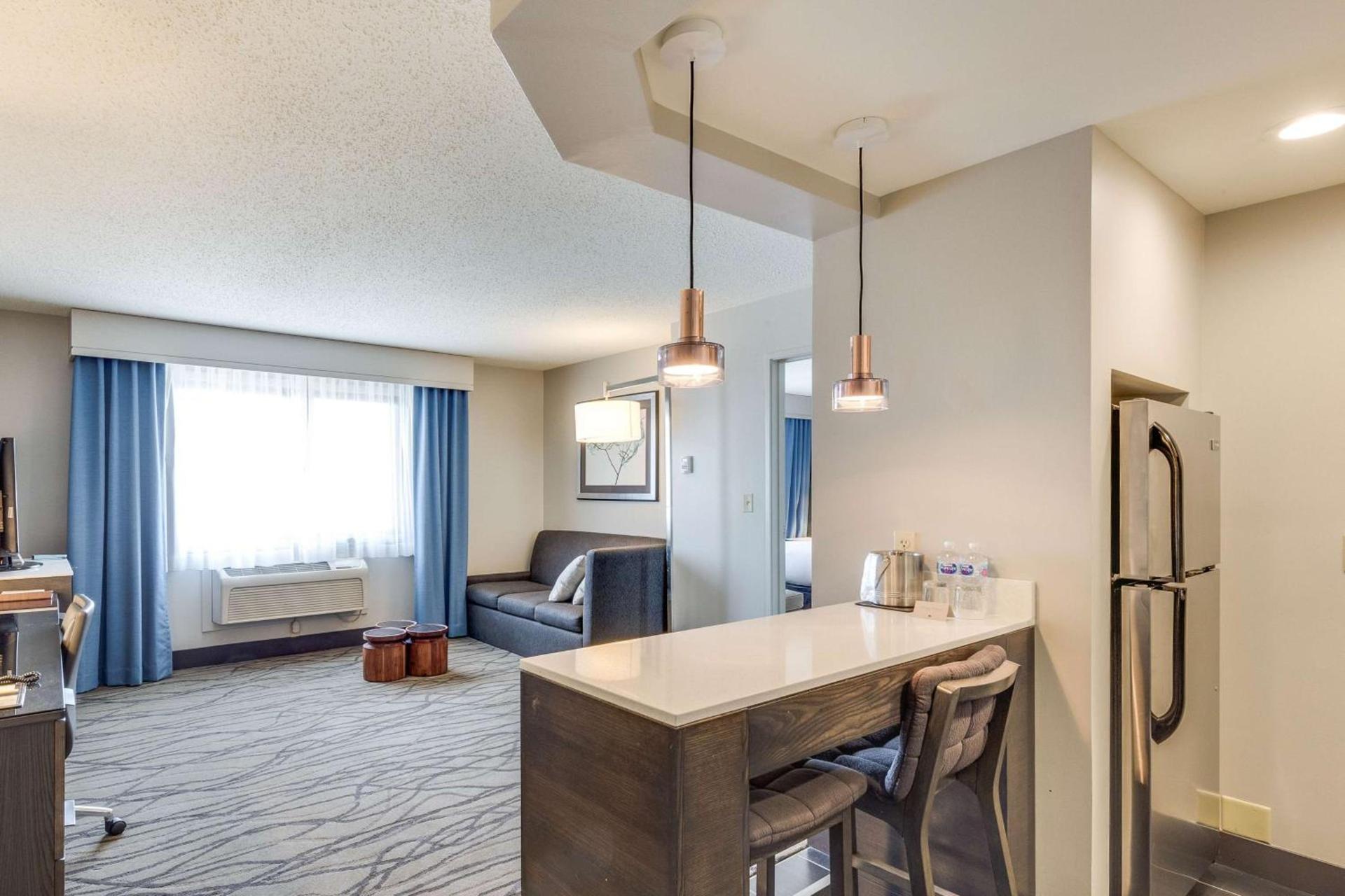 DoubleTree by Hilton Racine Harbourwalk photo 67