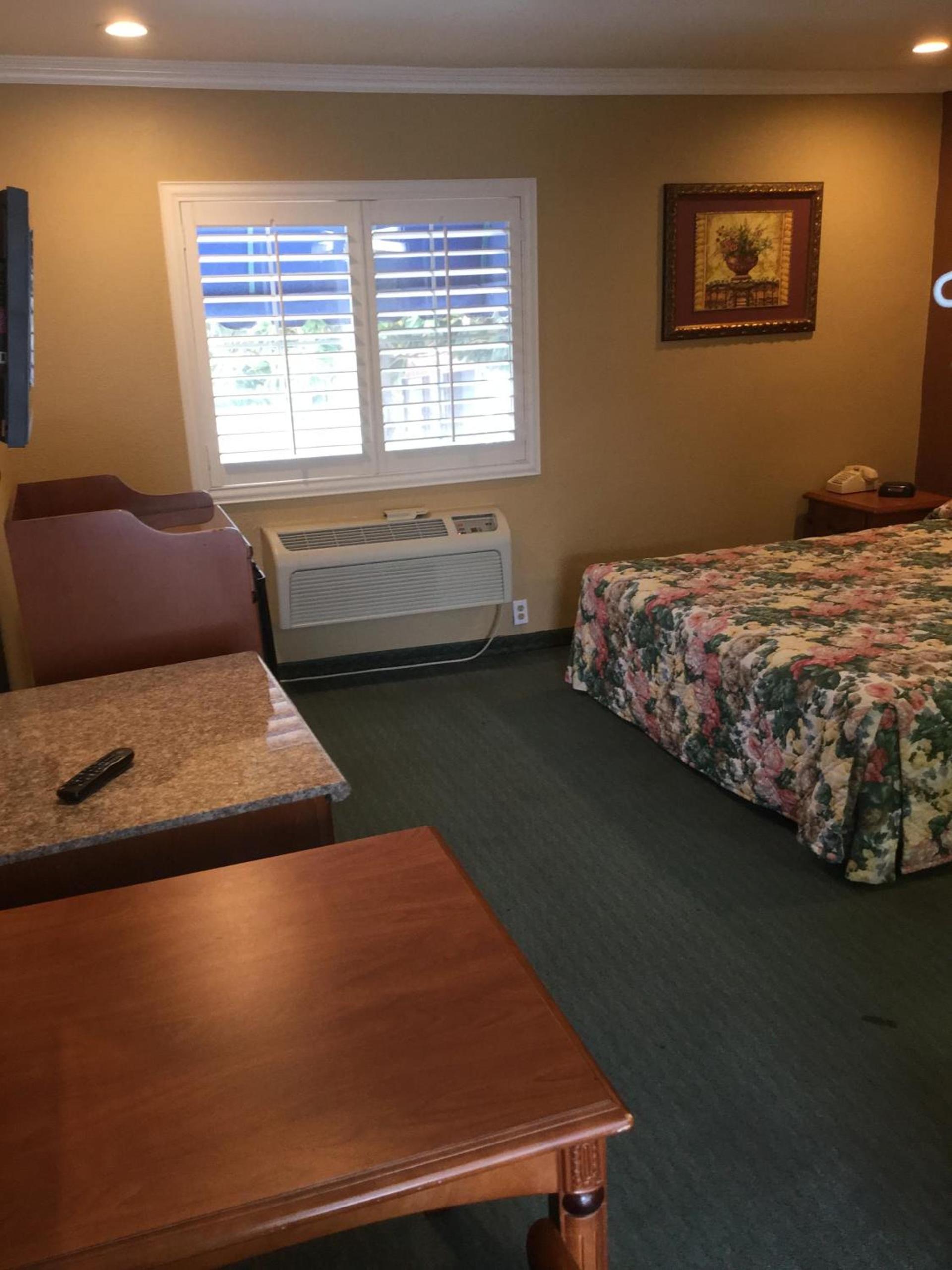 Beverly Inn photo 17
