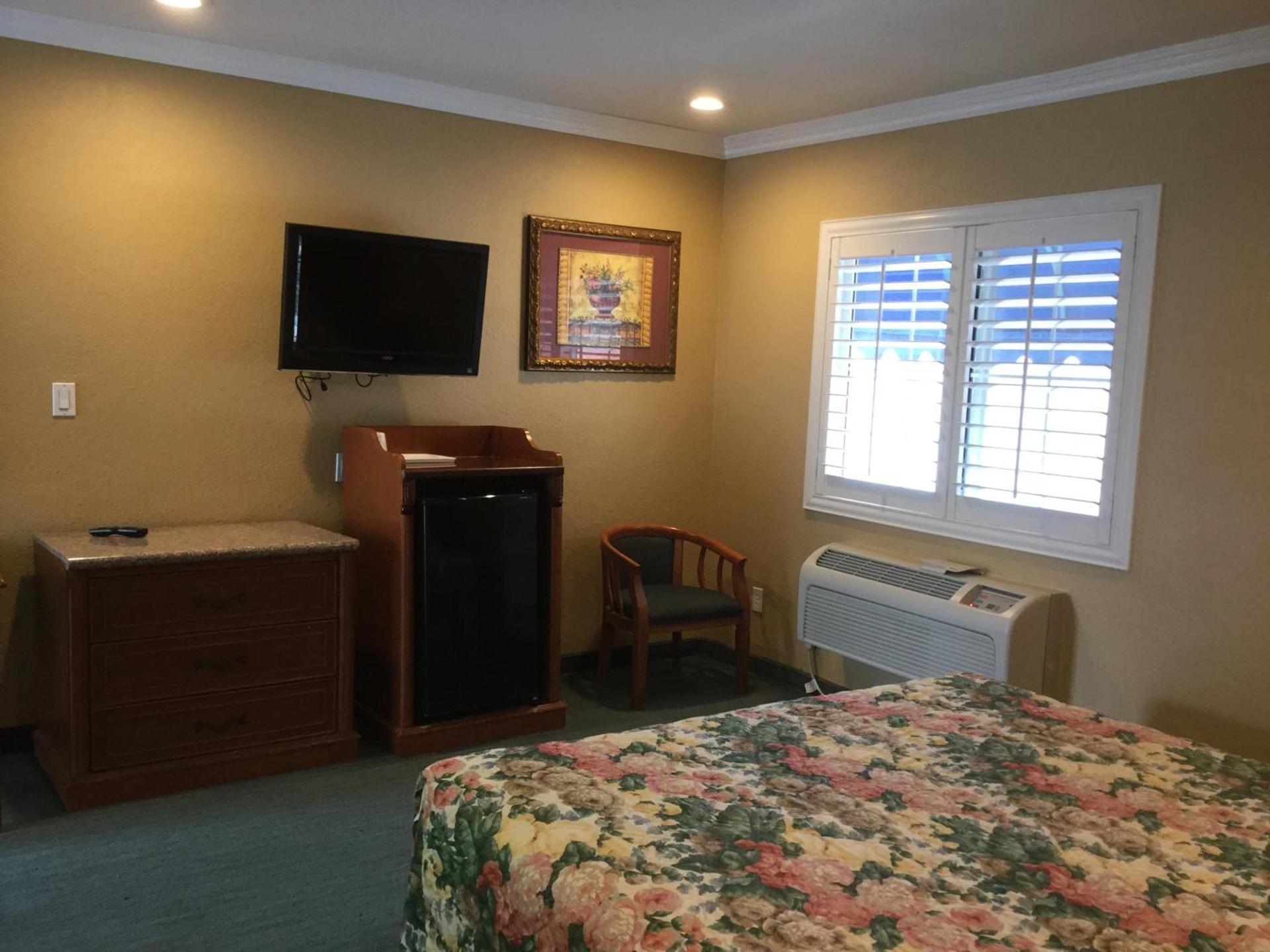 Beverly Inn photo 16