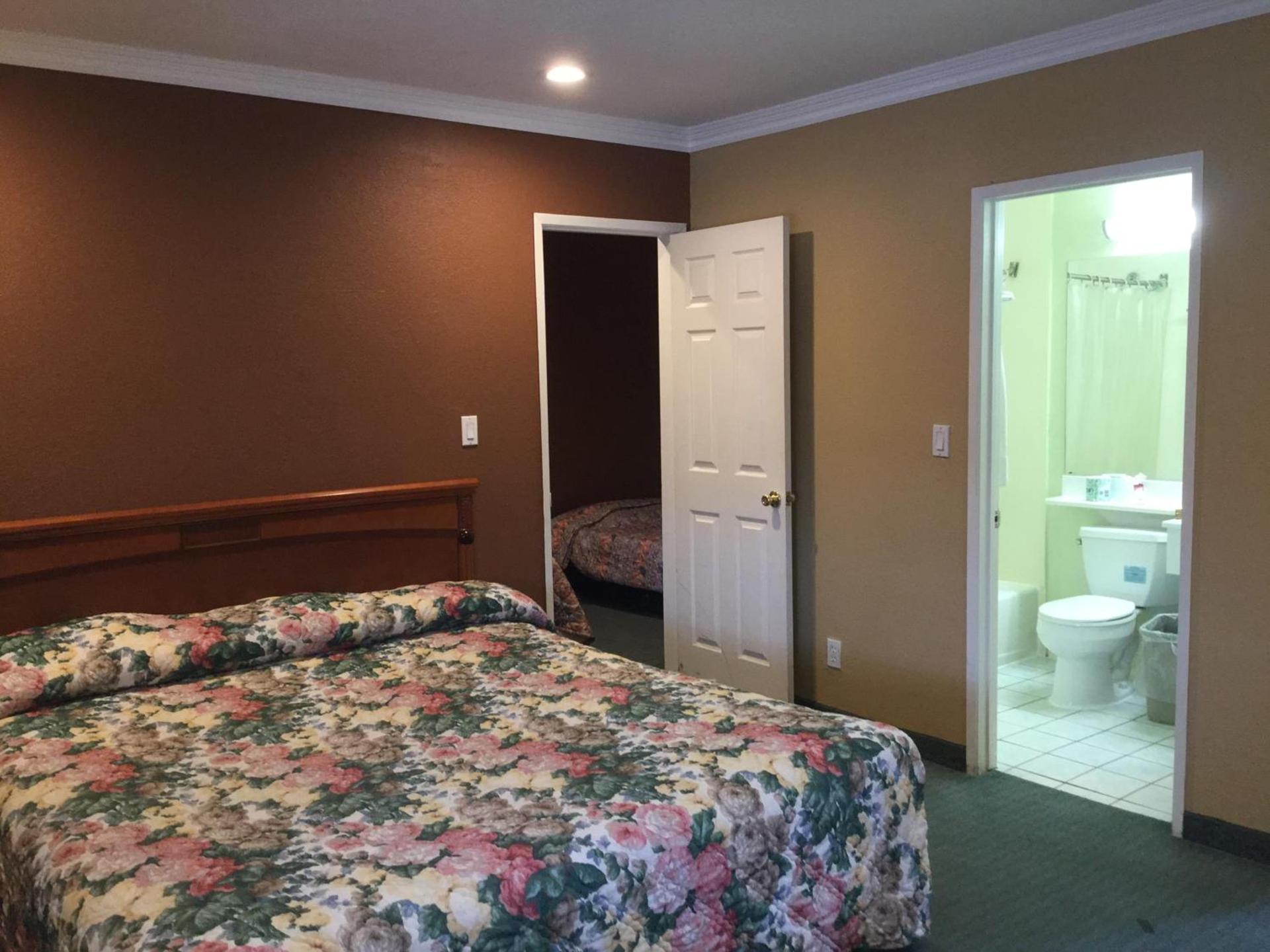 Beverly Inn photo 14