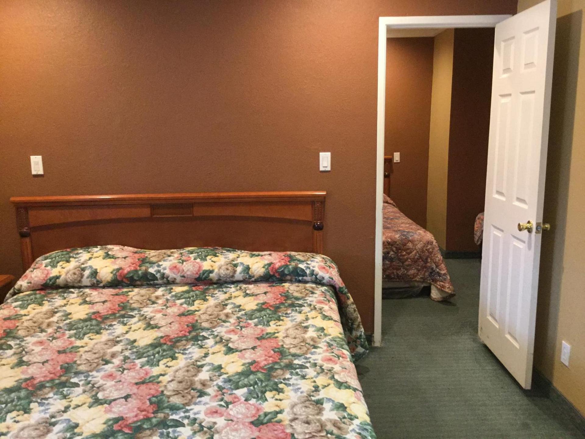 Beverly Inn photo 13