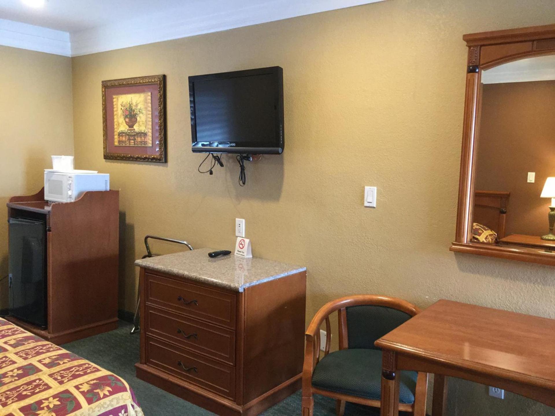 Beverly Inn photo 12