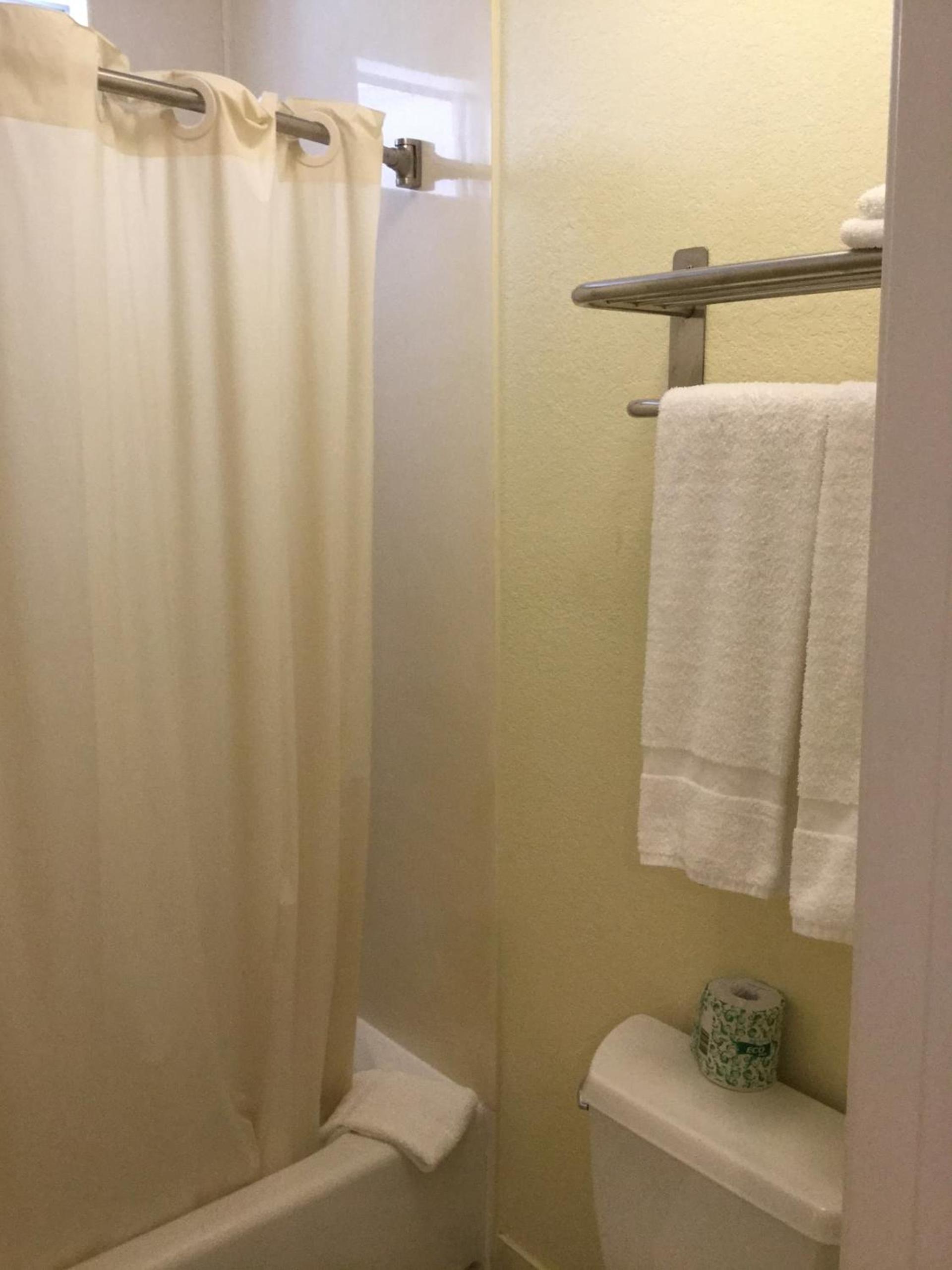 Beverly Inn photo 9