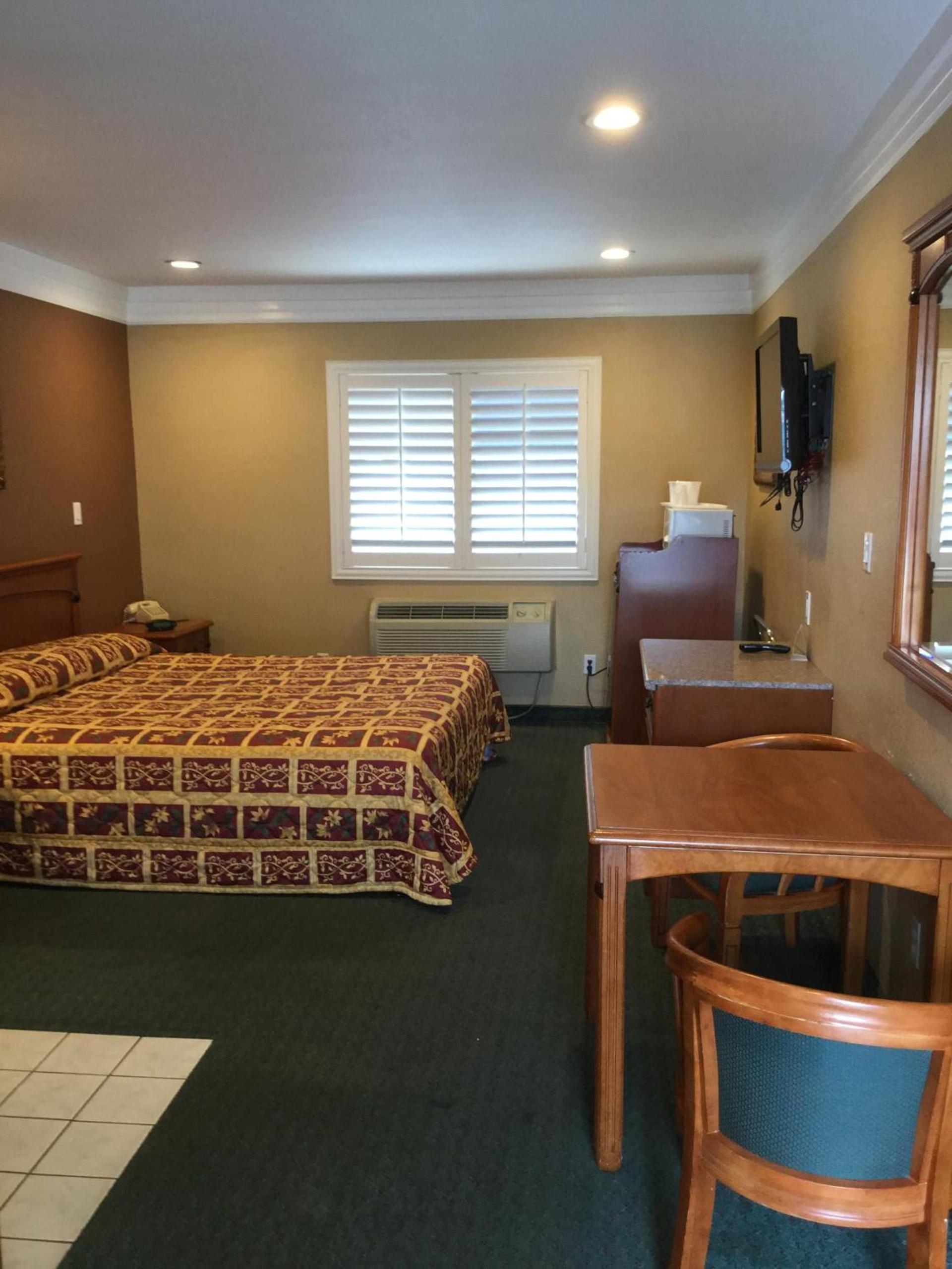 Beverly Inn photo 8