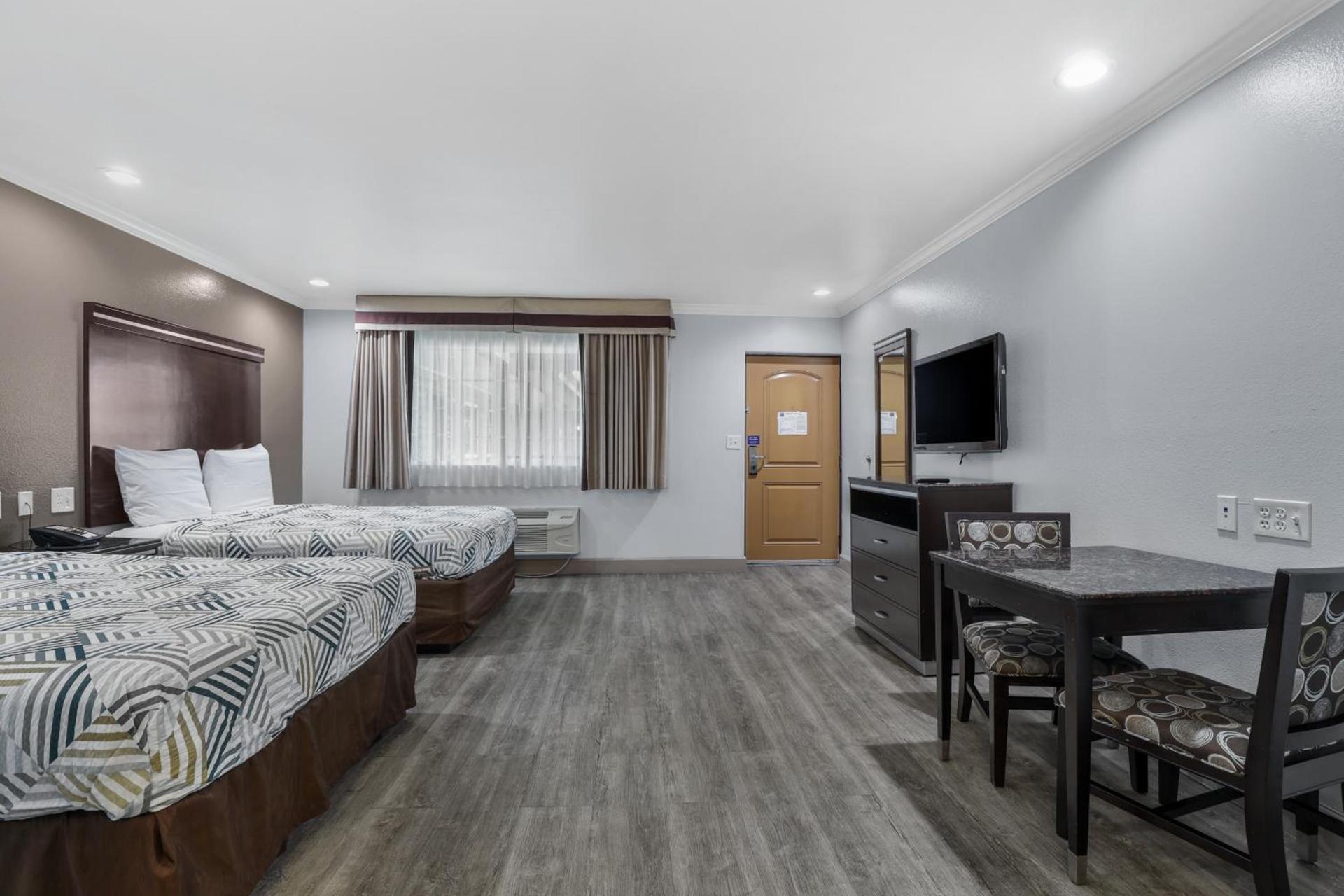 Motel 6 Carlsbad, Ca- North photo 37