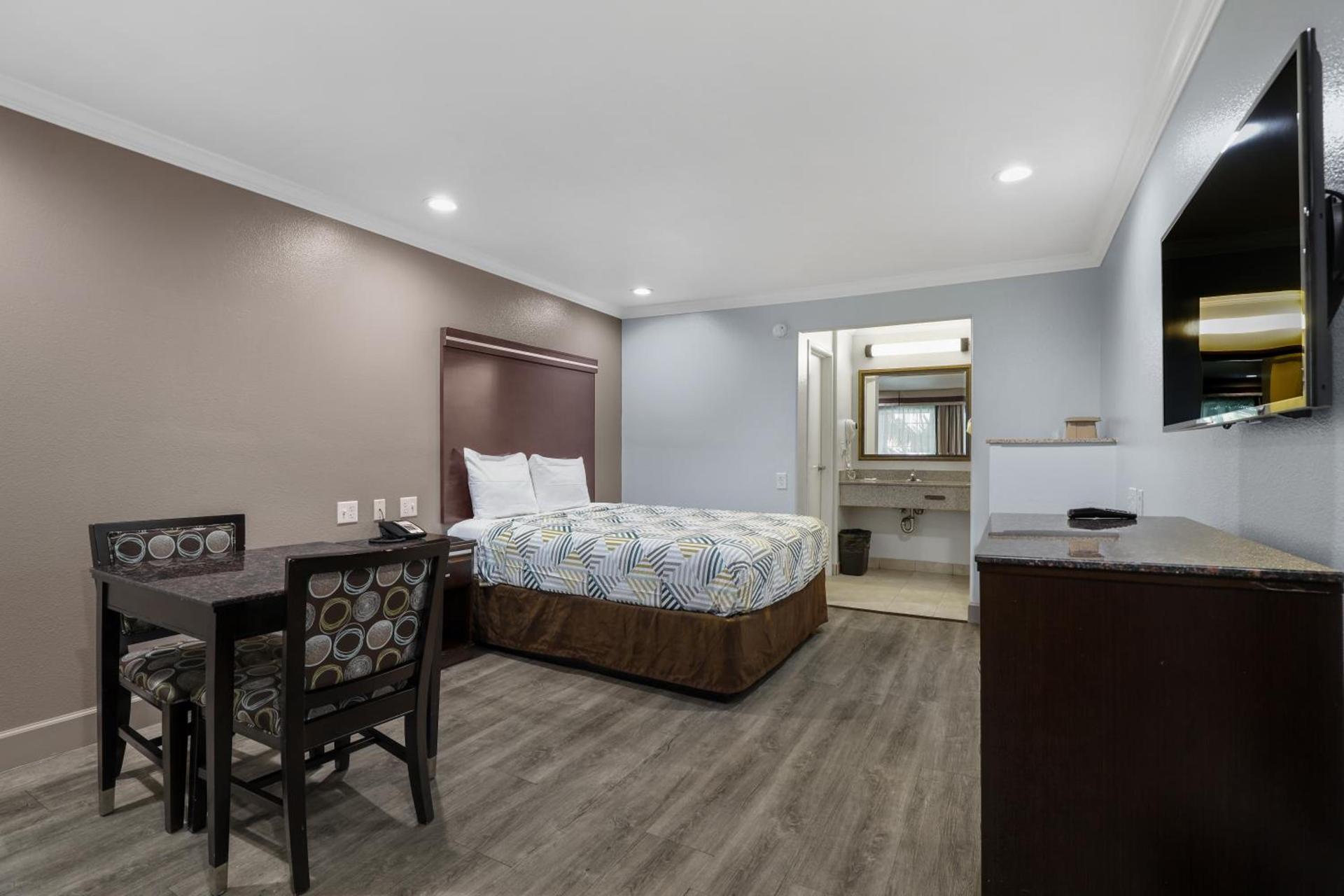 Motel 6 Carlsbad, Ca- North photo 51